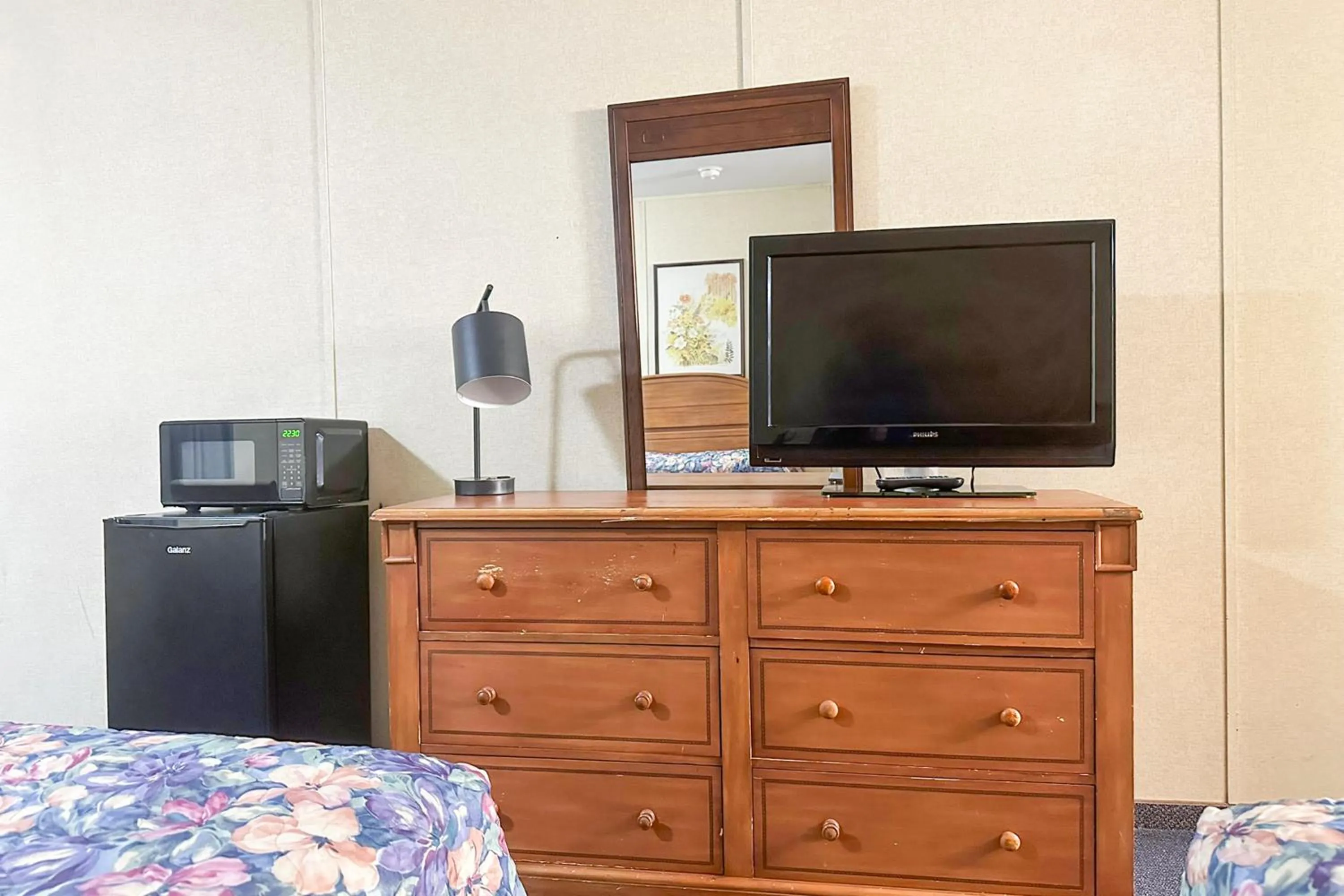 Bedroom, Bed in Louisville Inn by OYO Louisville Municipal Airport