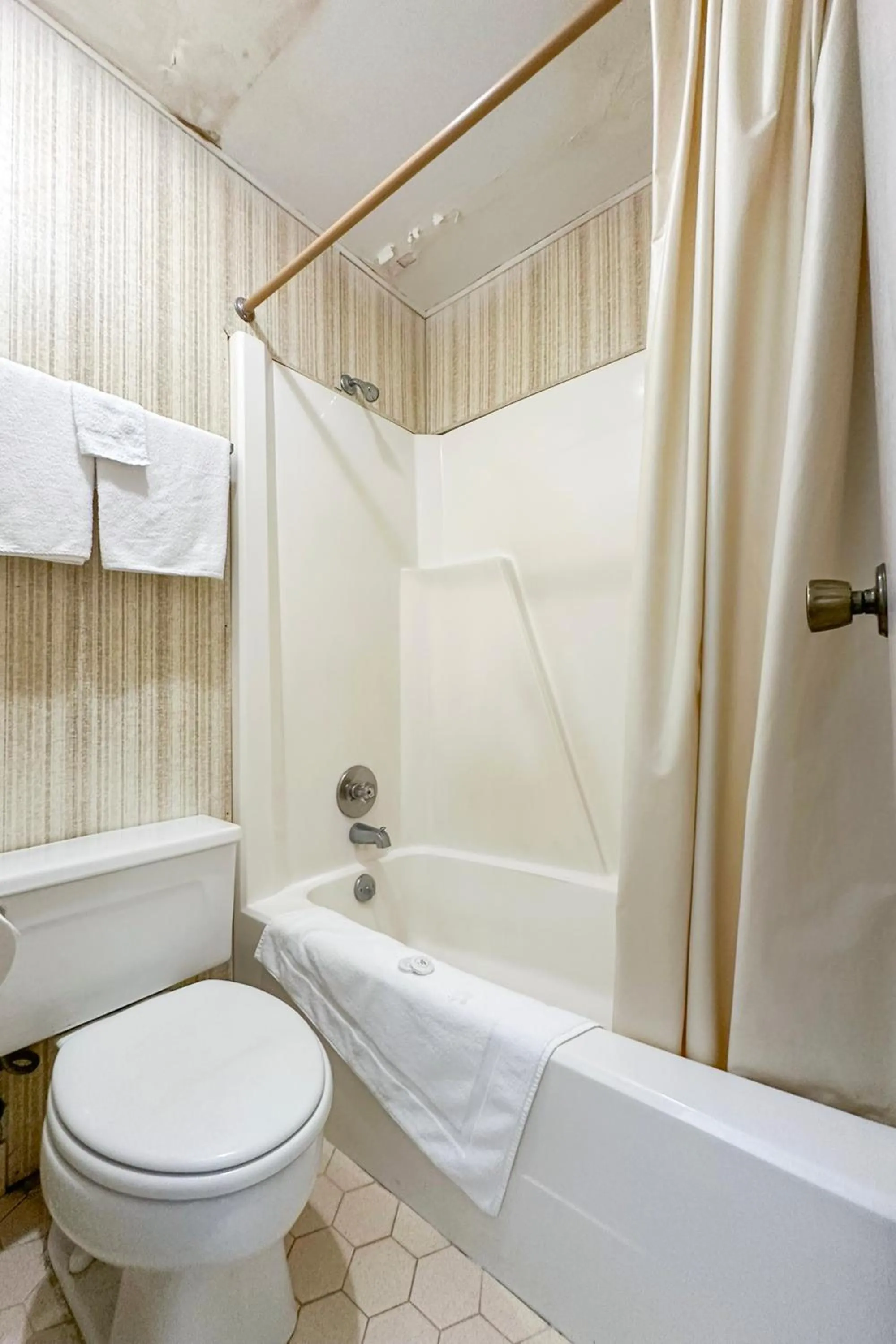 Bathroom in Louisville Inn by OYO Louisville Municipal Airport