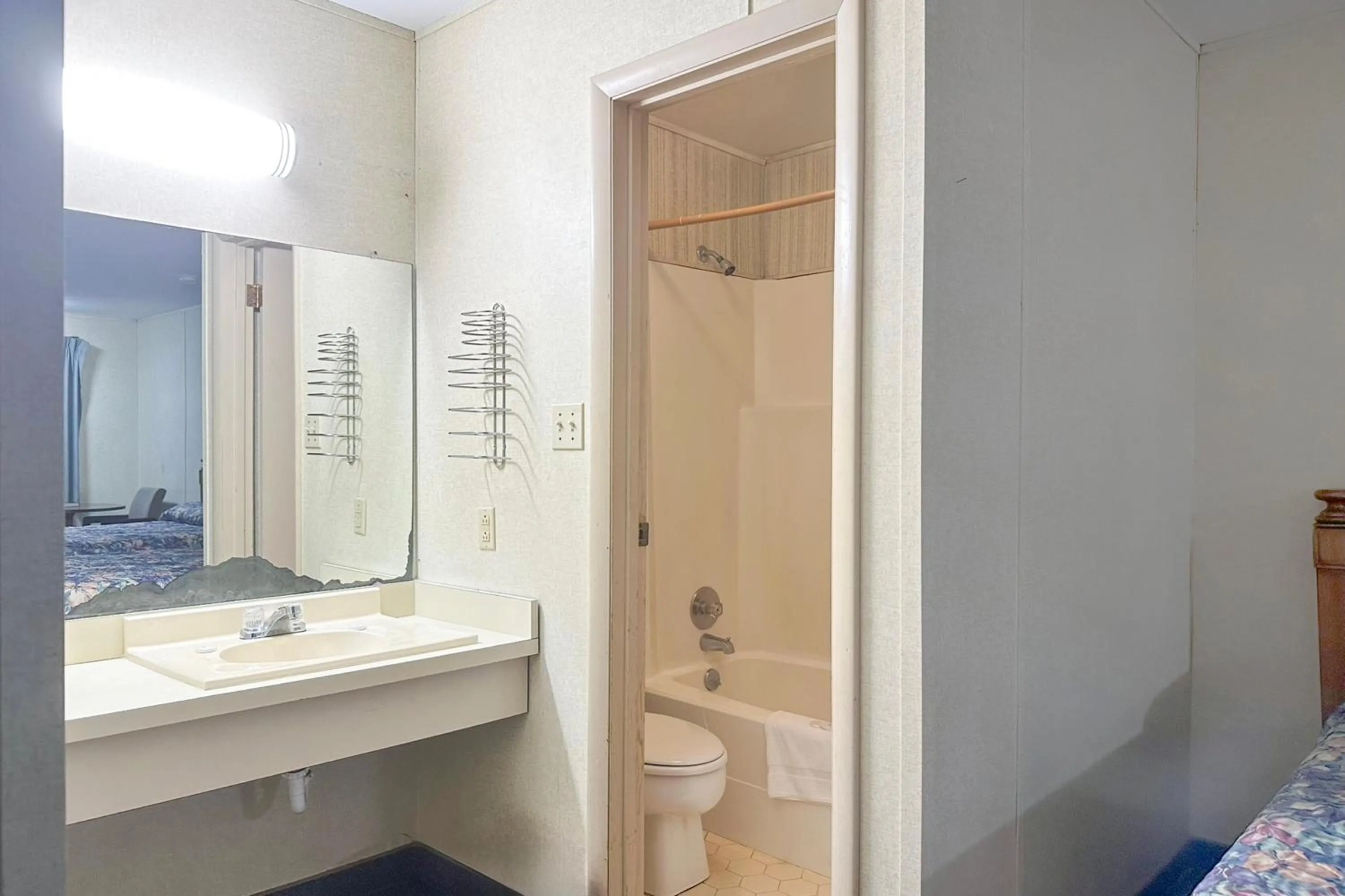 Bathroom in Louisville Inn by OYO Louisville Municipal Airport