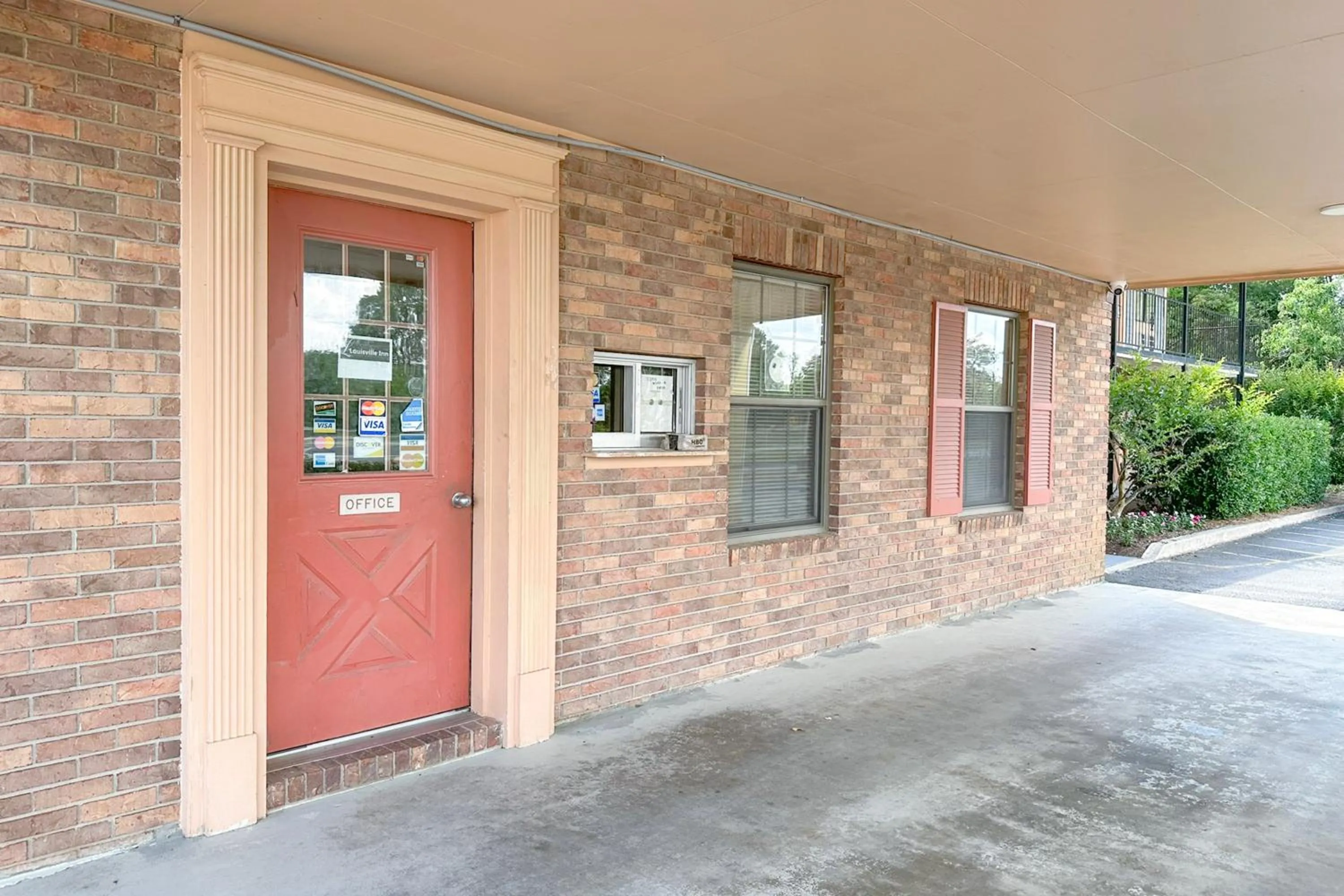 Lobby or reception in Louisville Inn by OYO Louisville Municipal Airport