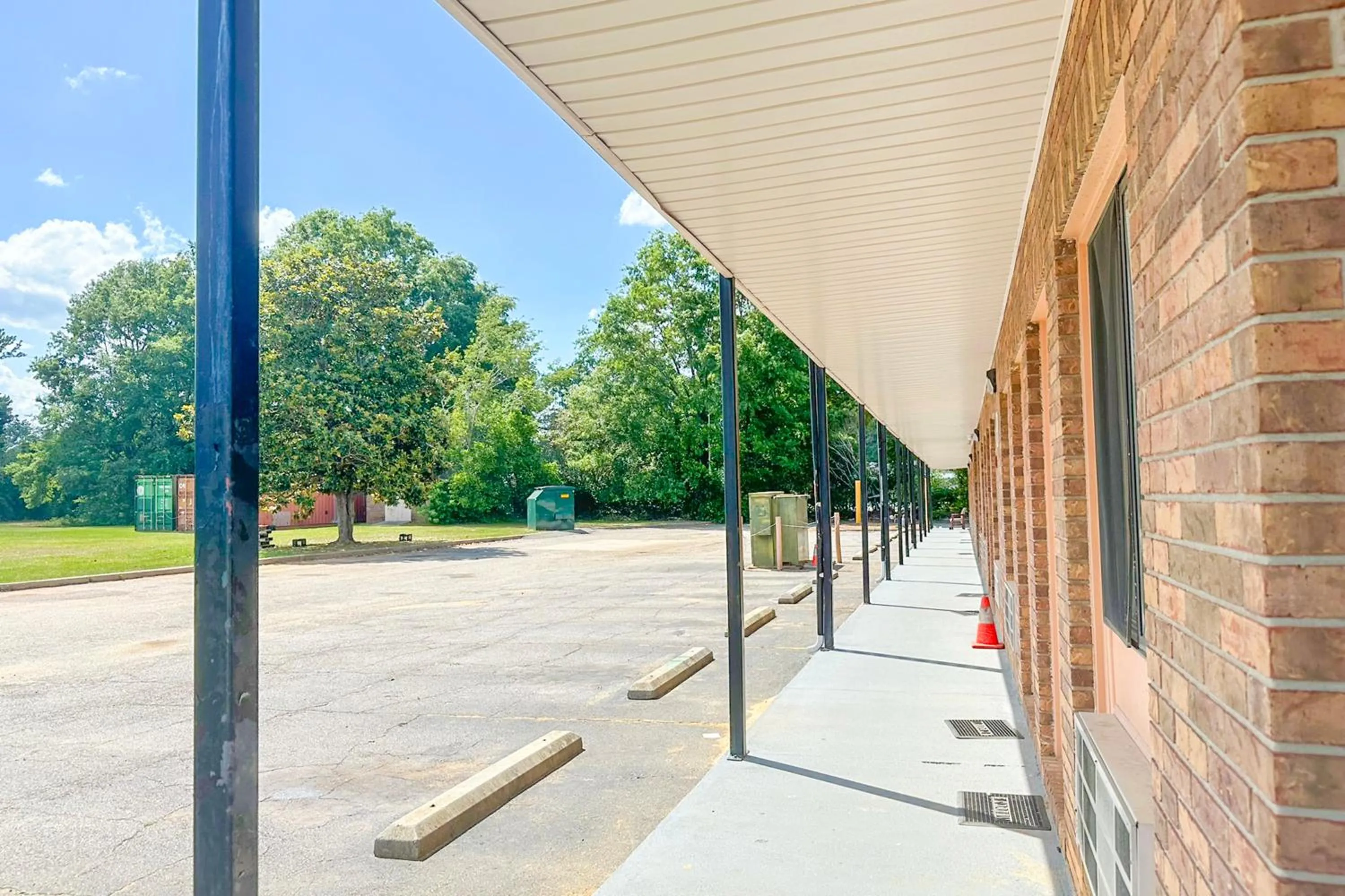 Property building in Louisville Inn by OYO Louisville Municipal Airport