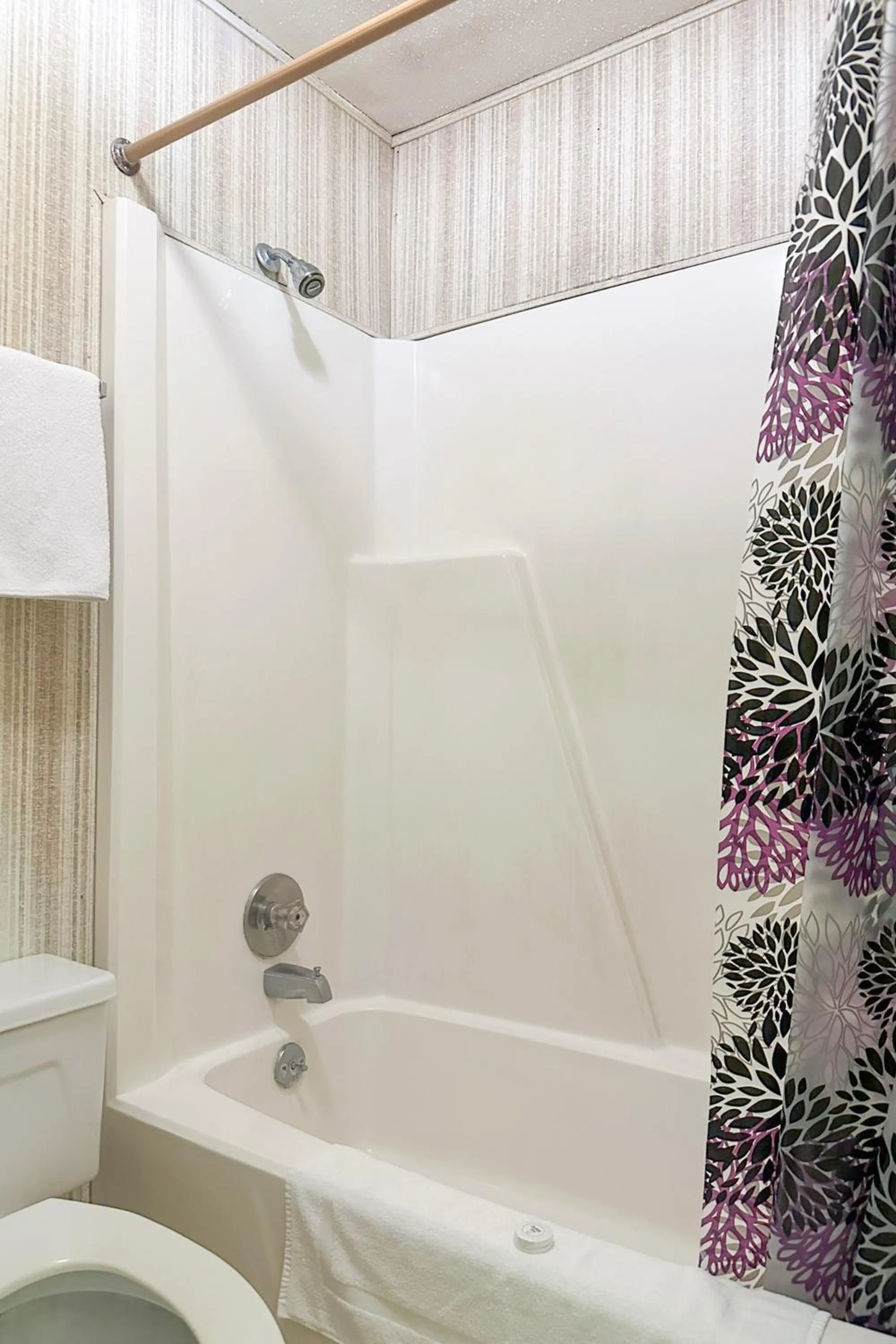 Bathroom in Louisville Inn by OYO Louisville Municipal Airport