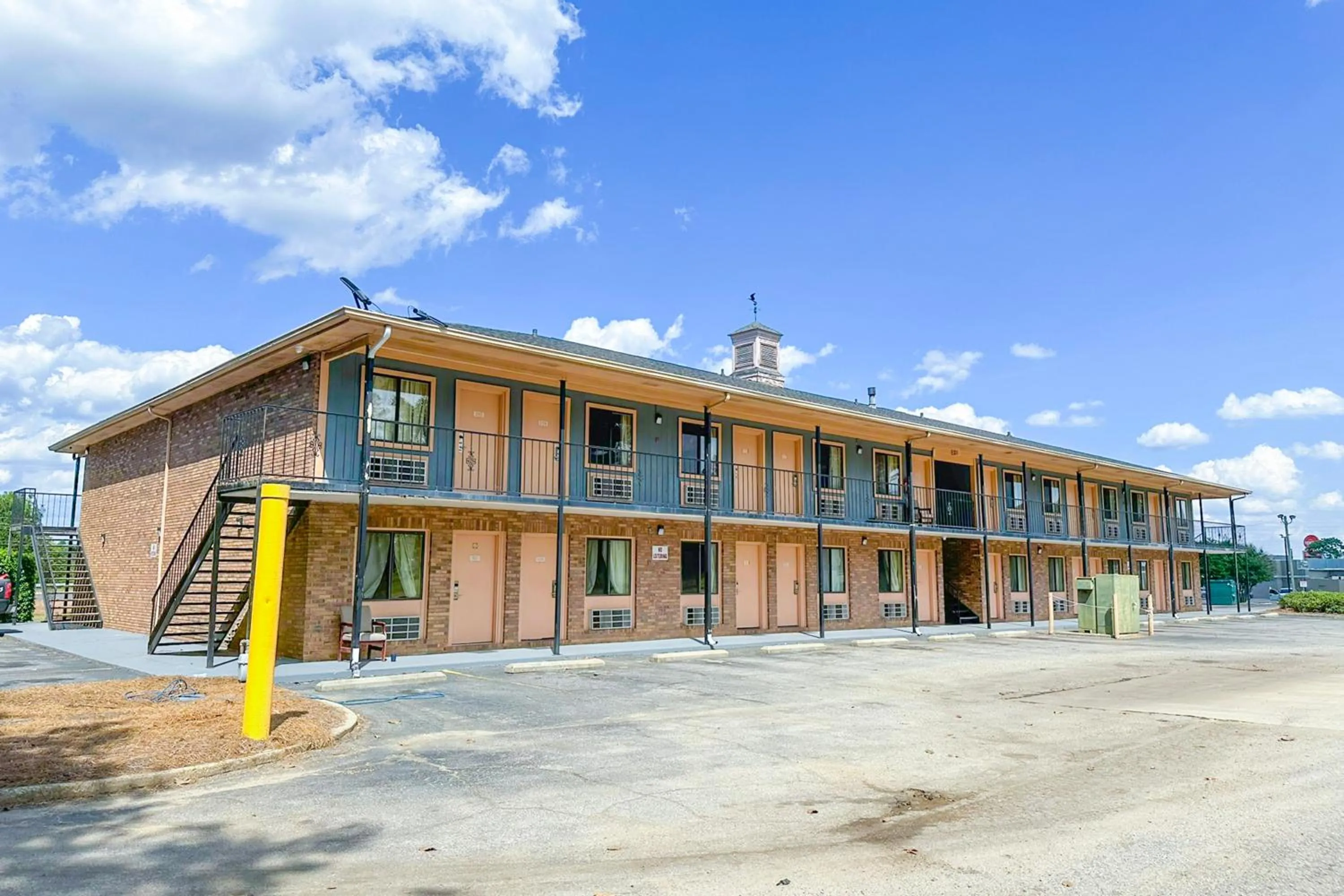 Property building in Louisville Inn by OYO Louisville Municipal Airport