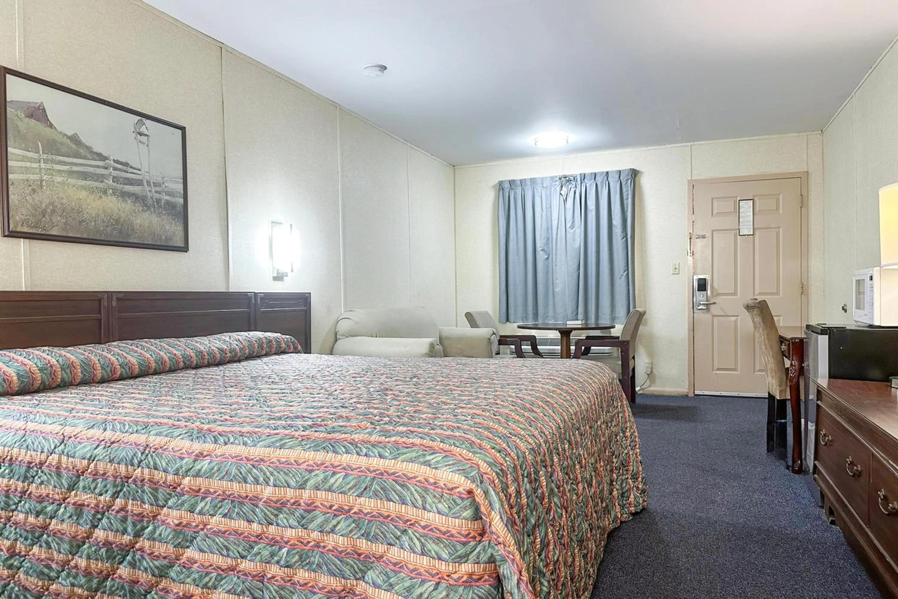 Bedroom, Bed in Louisville Inn by OYO Louisville Municipal Airport