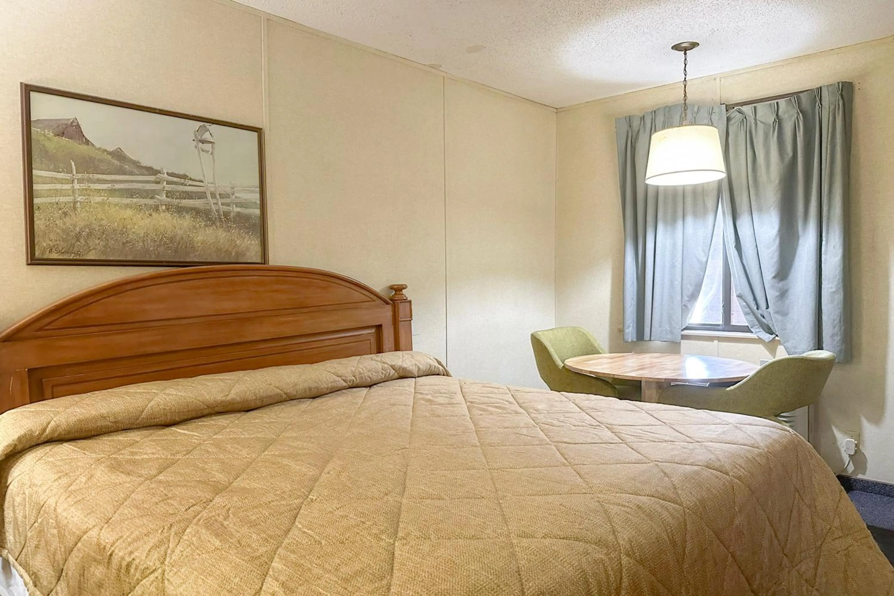 Bedroom, Bed in Louisville Inn by OYO Louisville Municipal Airport