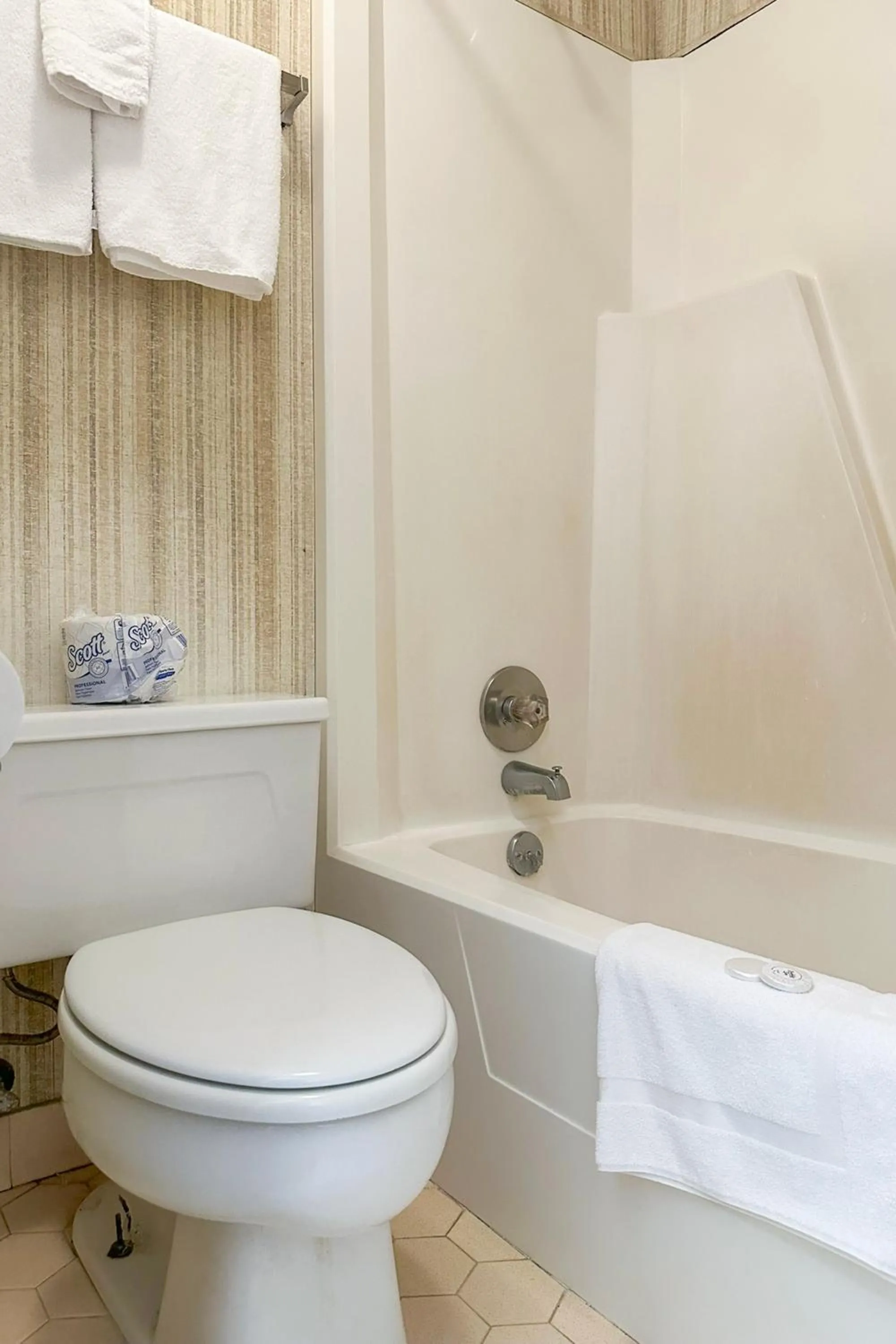 Bathroom in Louisville Inn by OYO Louisville Municipal Airport