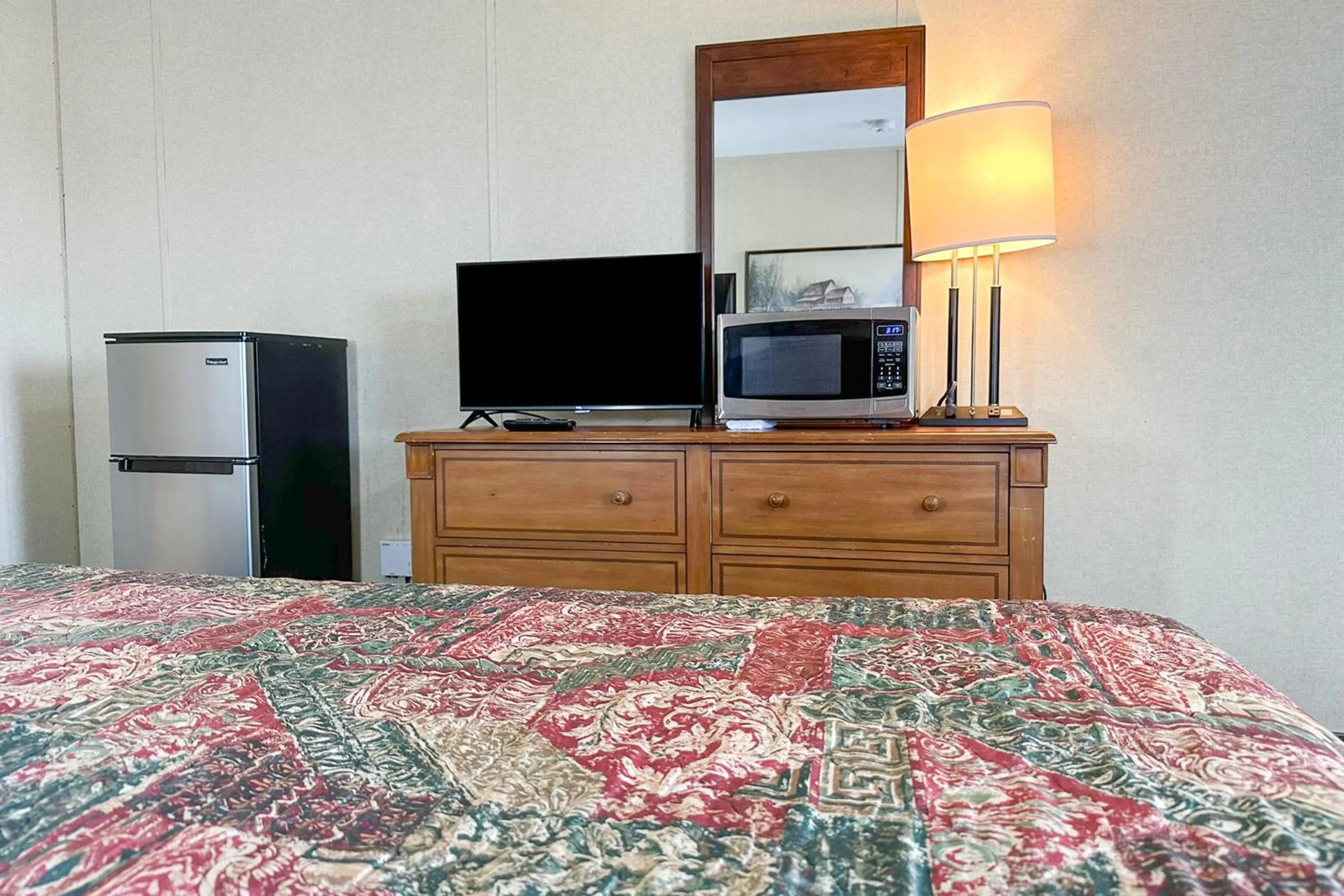 Bedroom, Bed in Louisville Inn by OYO Louisville Municipal Airport