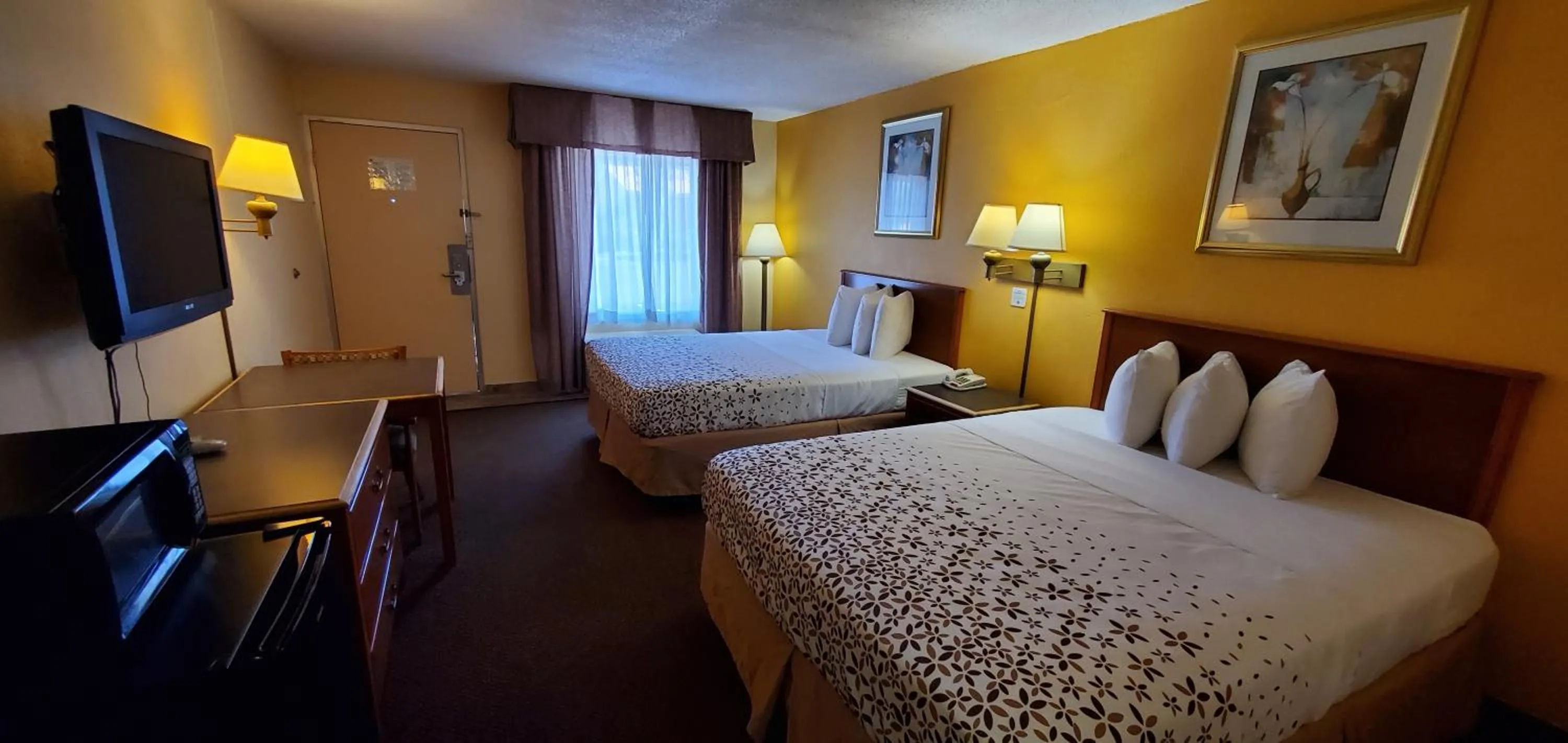 Photo of the whole room, Bed in Quality Inn White Springs Suwanee