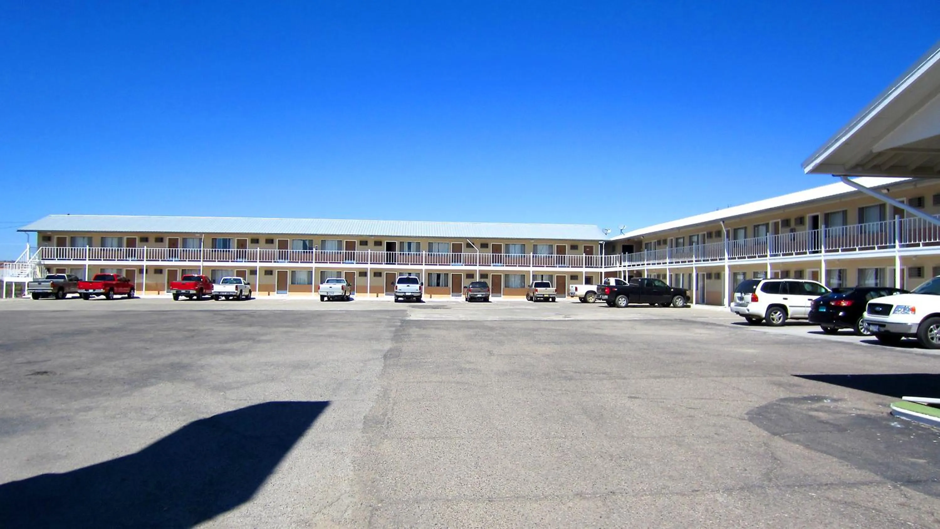 Property building in Budget Inn Motel Gallup
