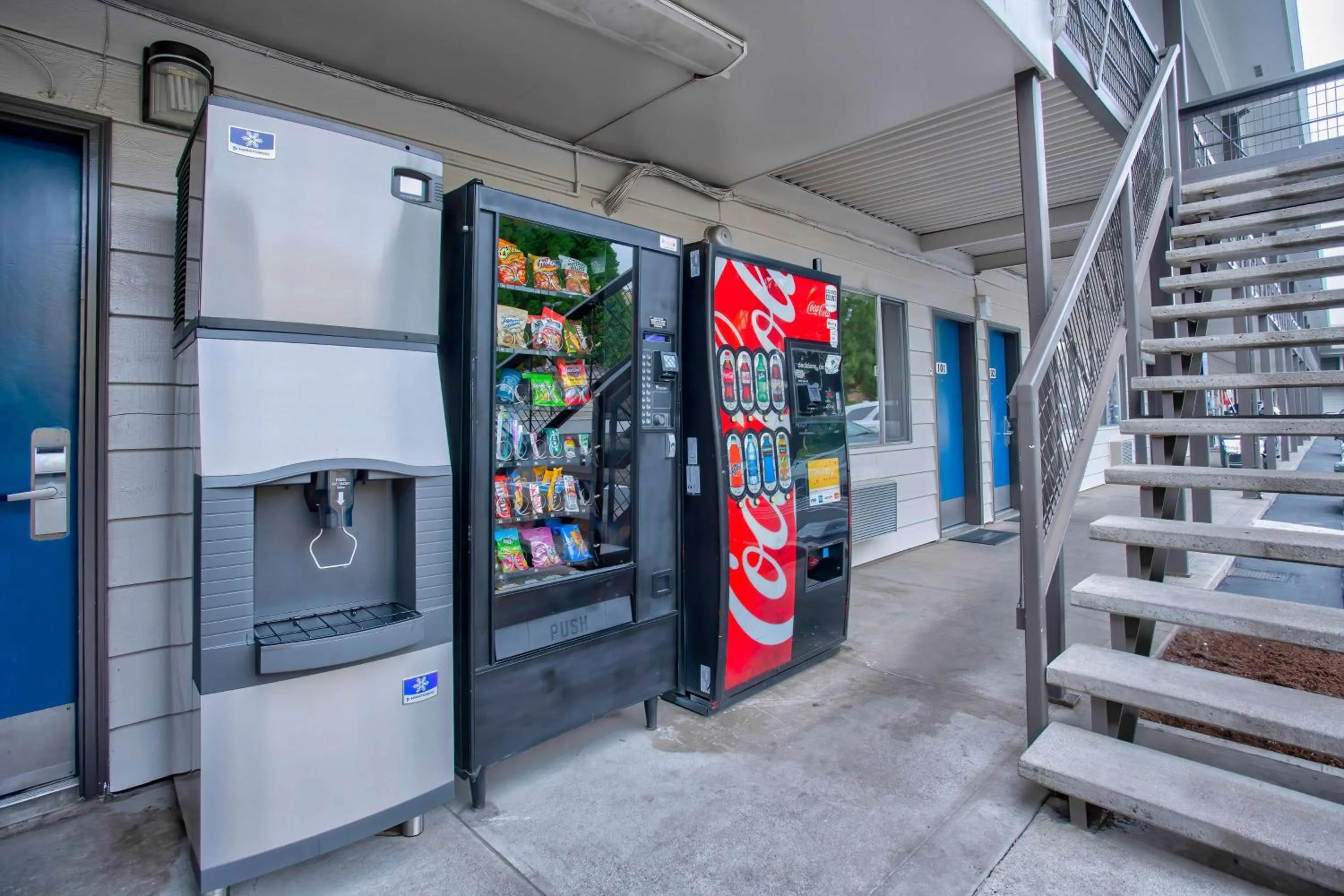 Property building in Motel 6-Salem, OR - Expo Center