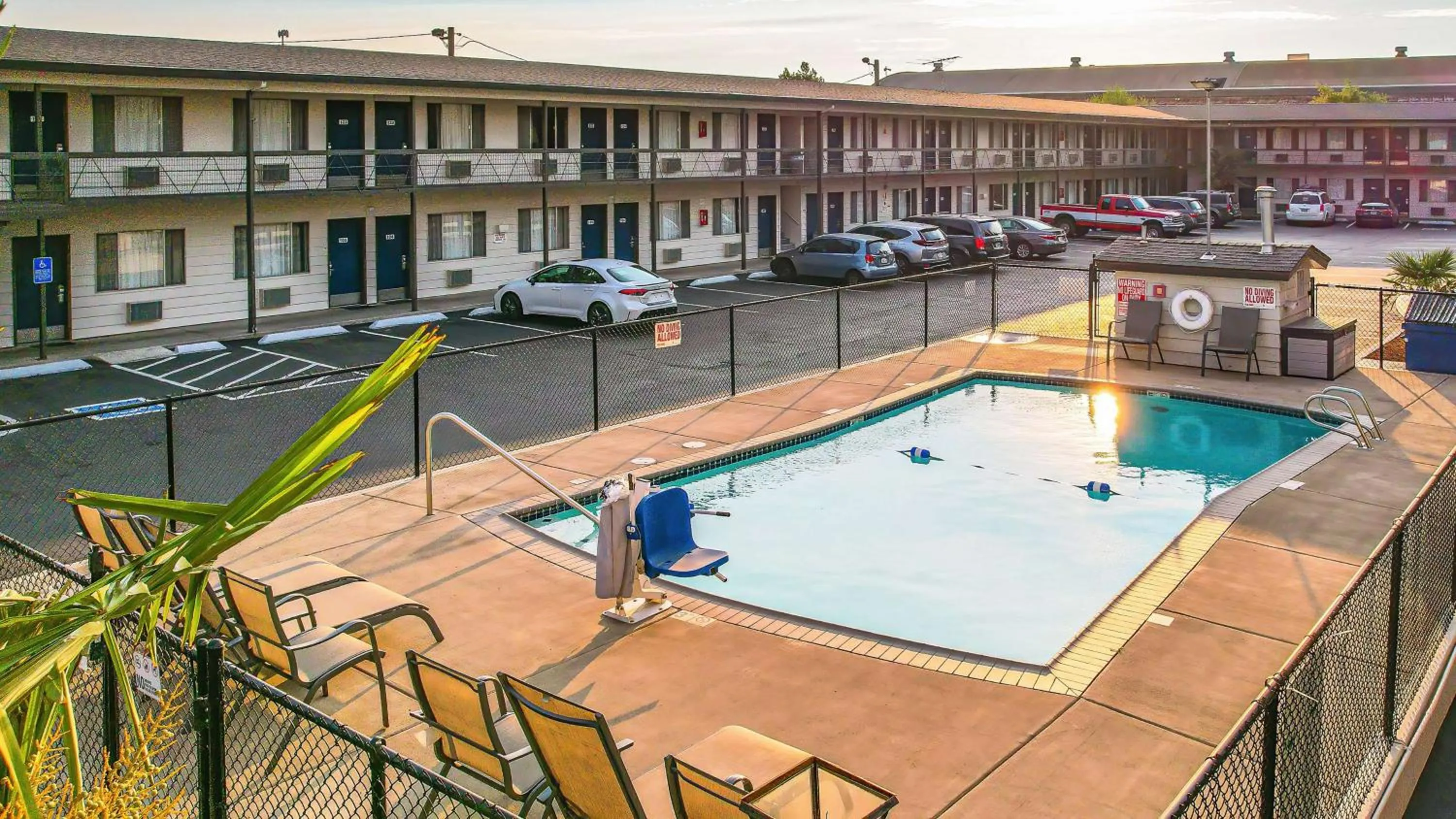 Pool view in Motel 6-Salem, OR - Expo Center
