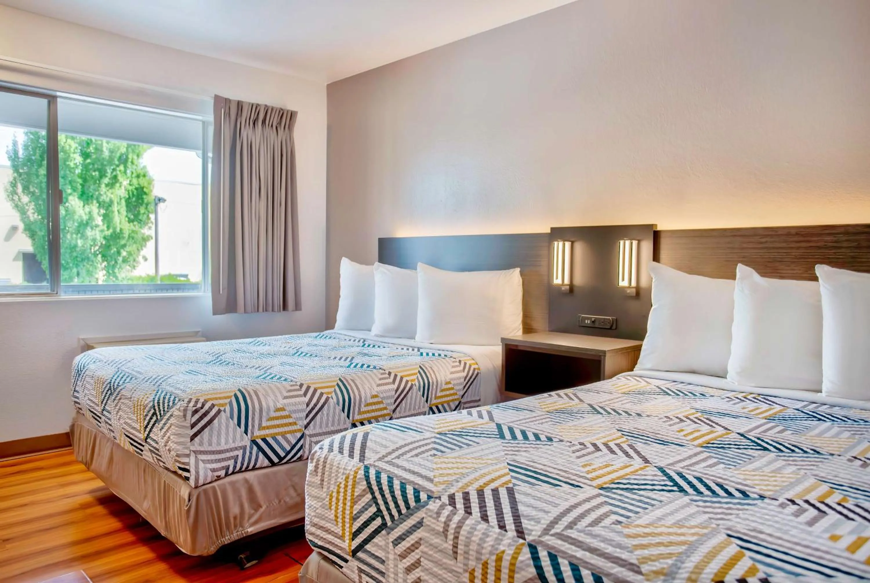 Bedroom, Bed in Motel 6-Salem, OR - Expo Center