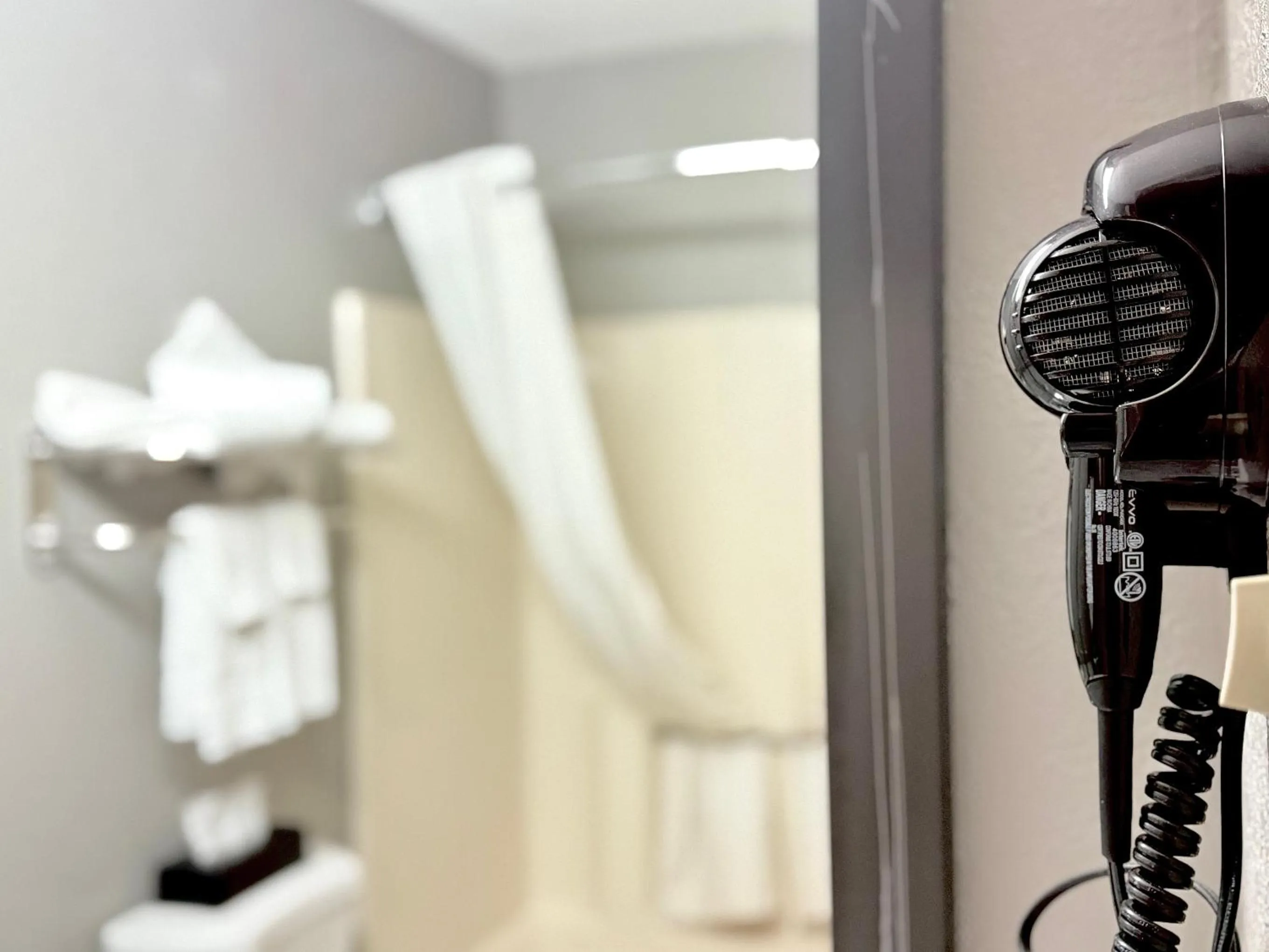 Bathroom in American Inn Cedar Rapids South