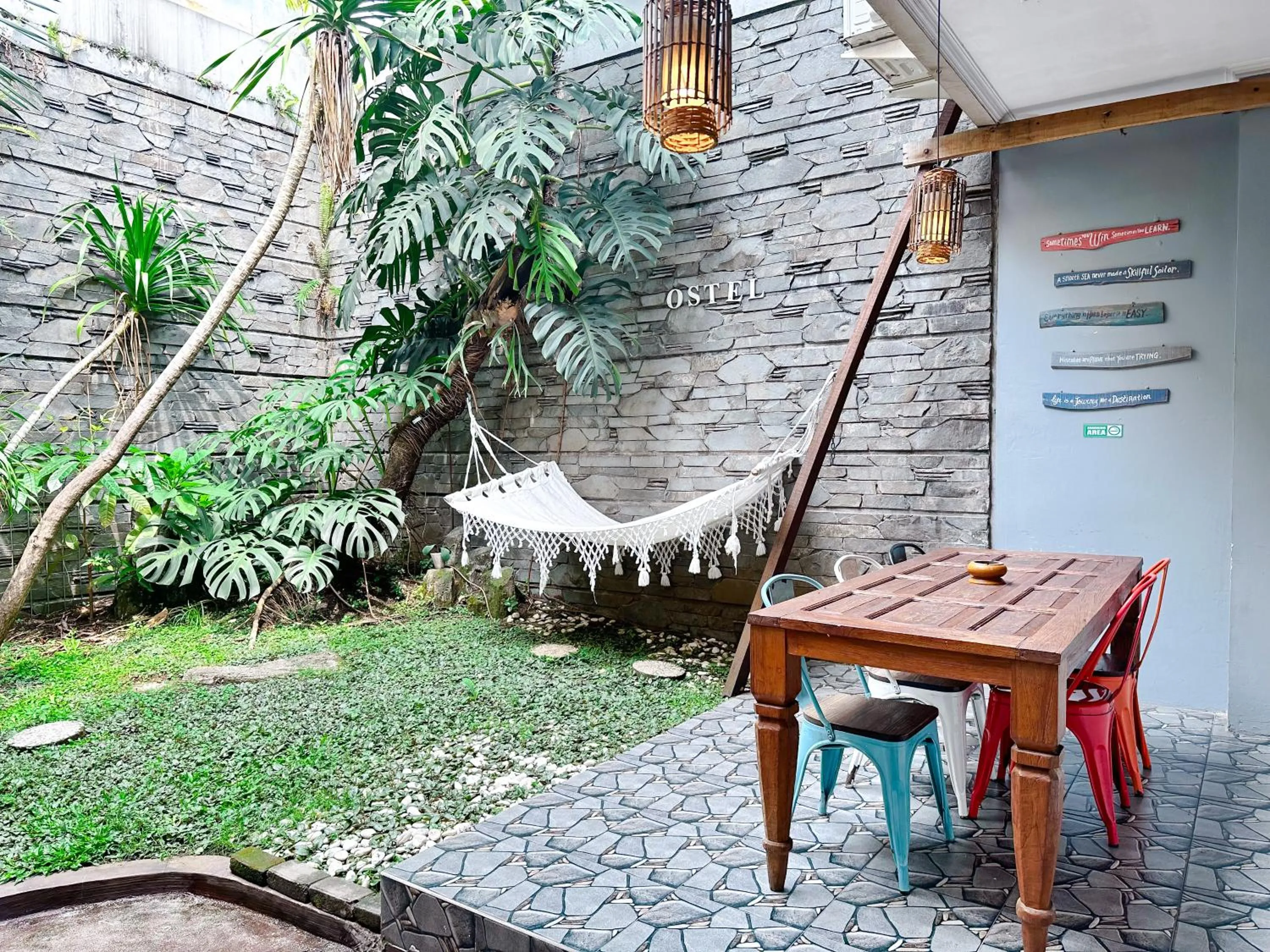 Seating area in OsteL By OstiC