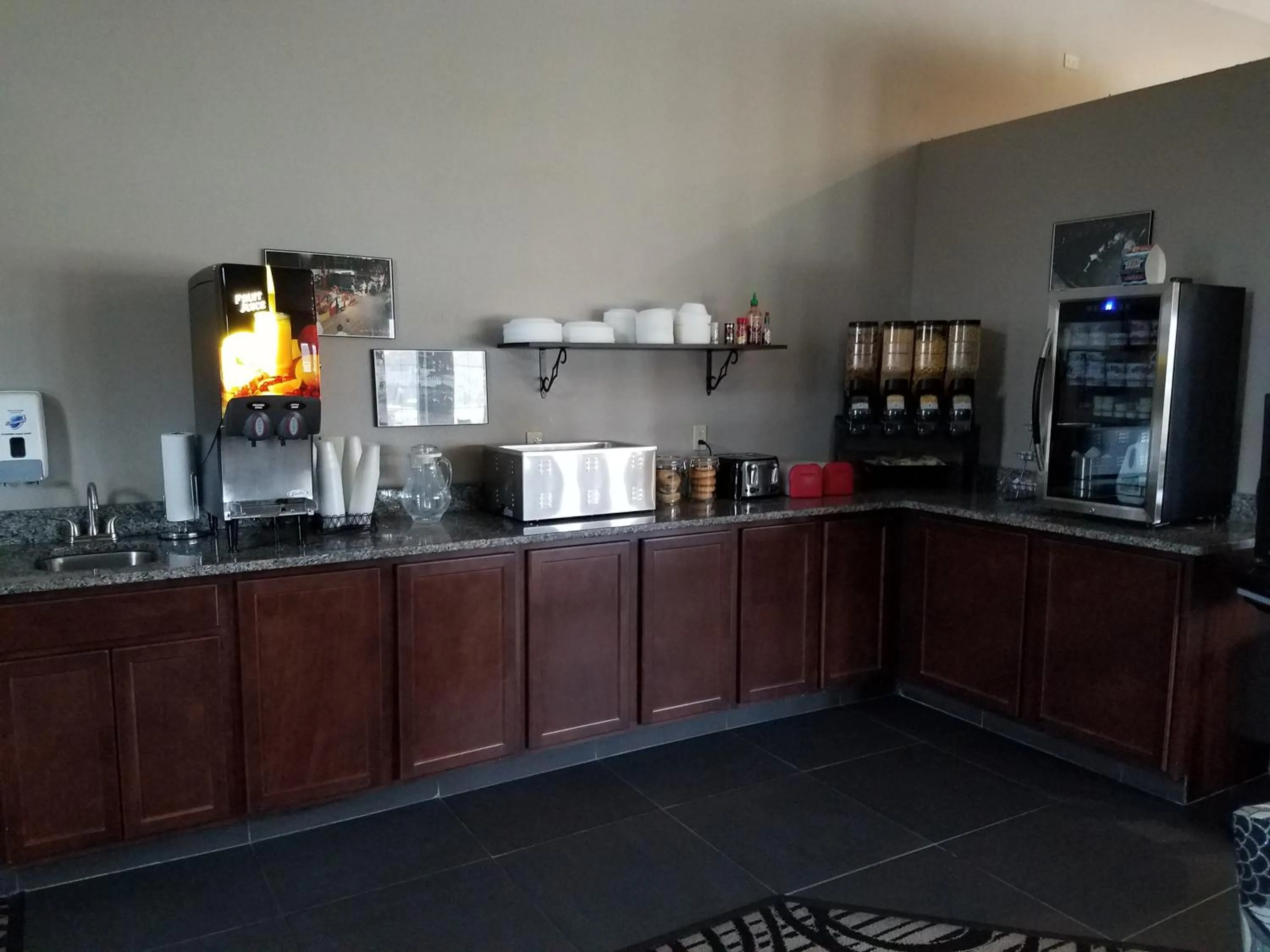 Breakfast in Okoboji Inn & Suites