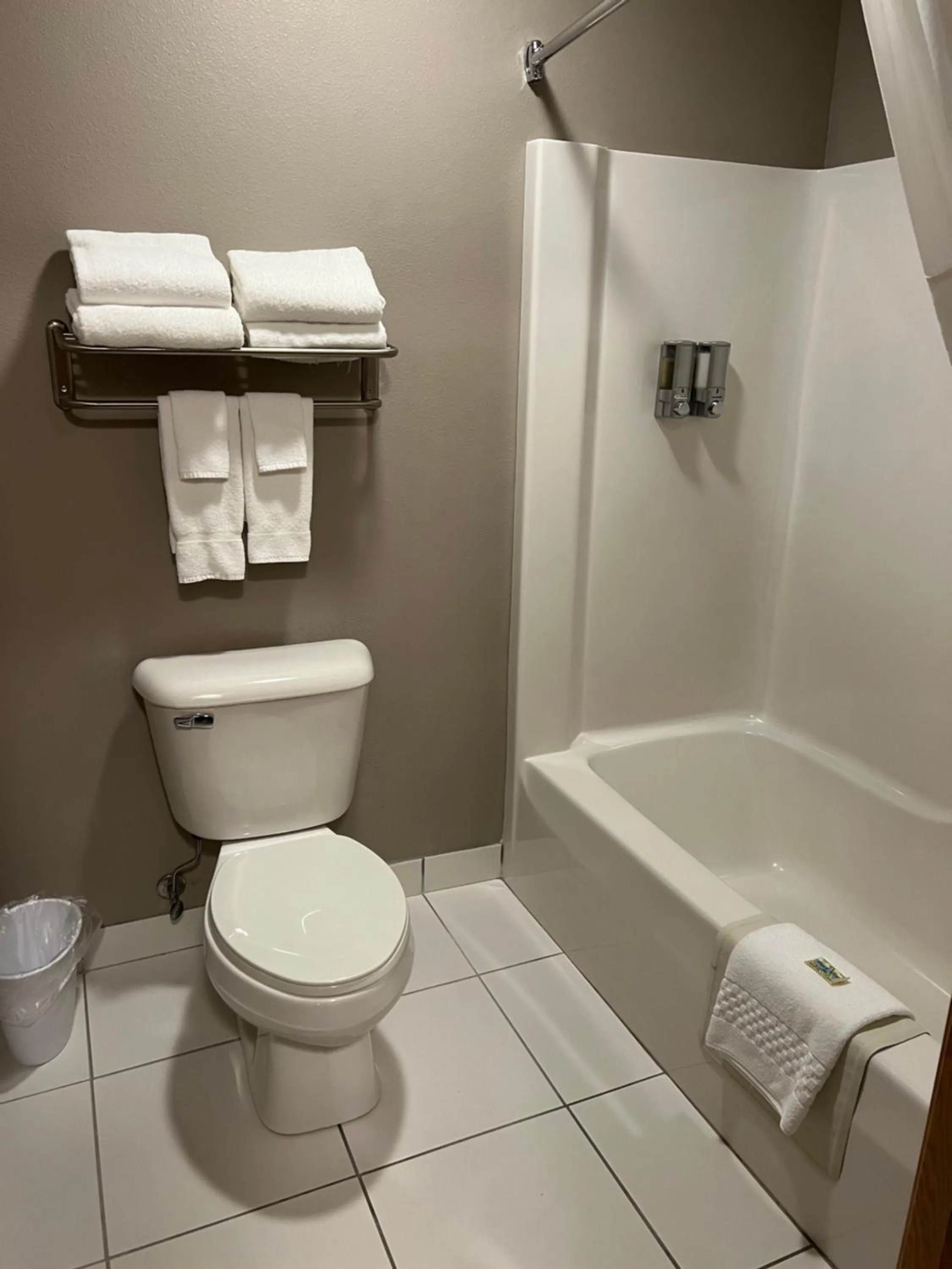 Okoboji Inn & Suites