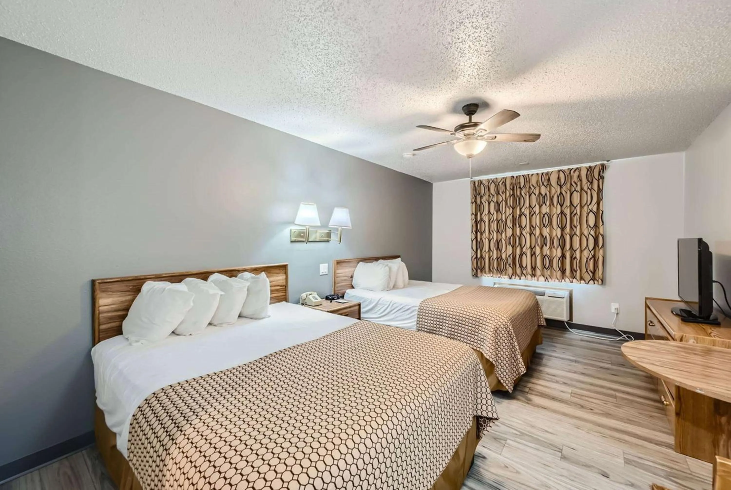 Photo of the whole room, Bed in Travelodge by Wyndham Longmont