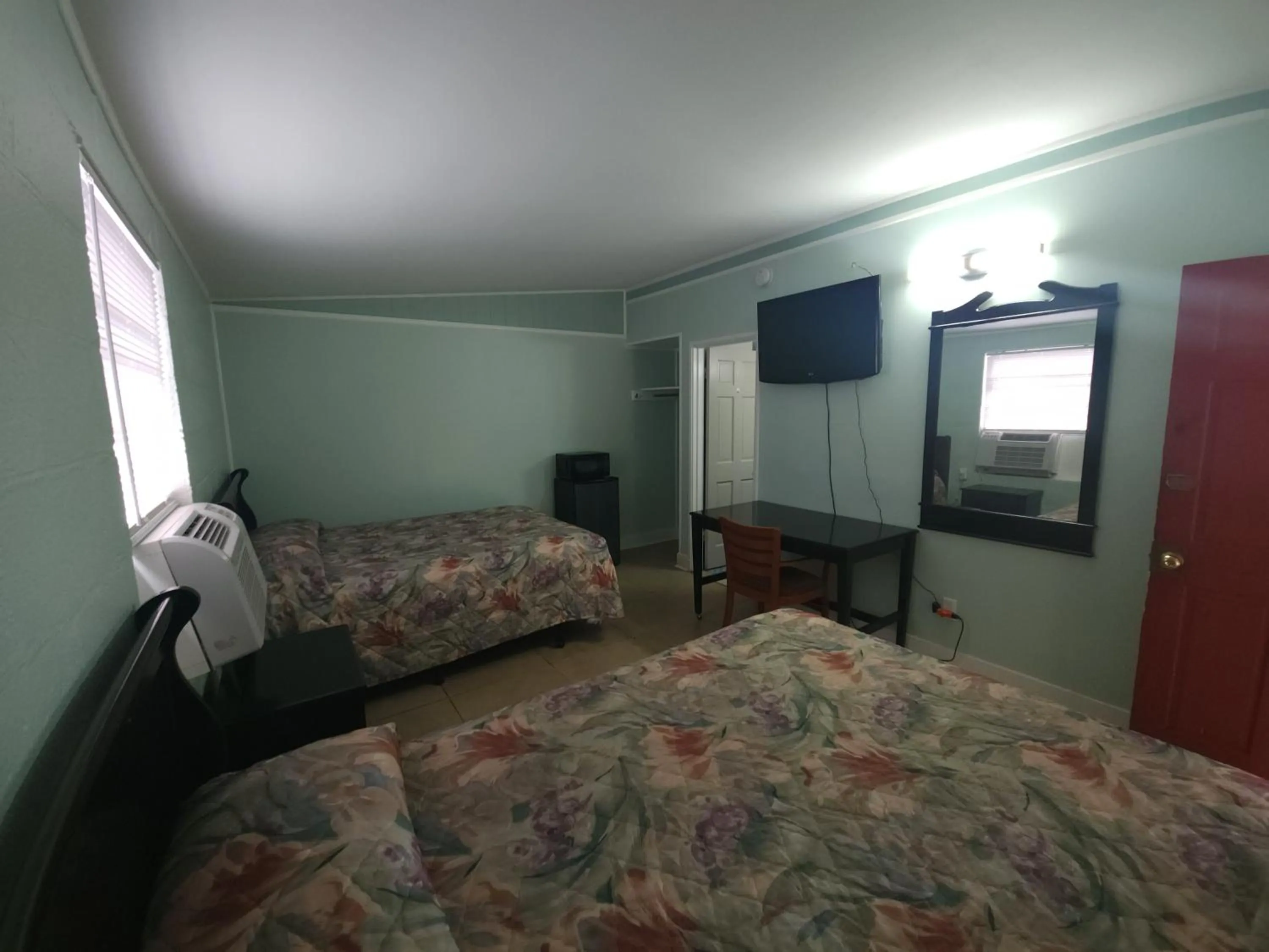 Bedroom, Bed in Bama Motel Mobile I-65 & US-90