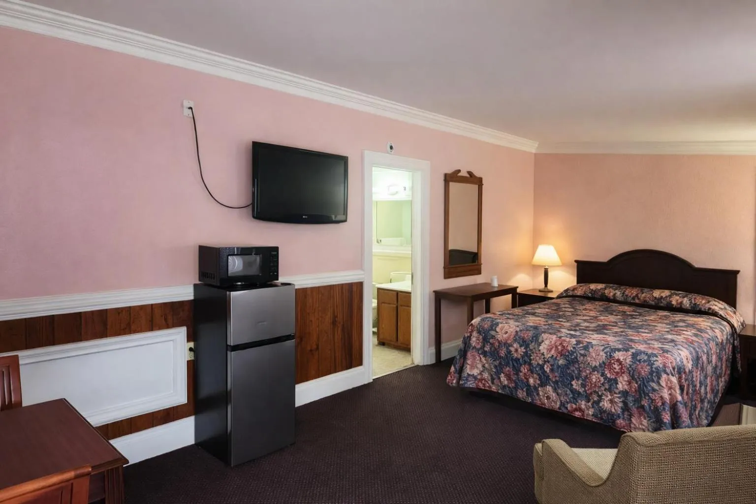 Bed in Bama Motel Mobile I-65 & US-90