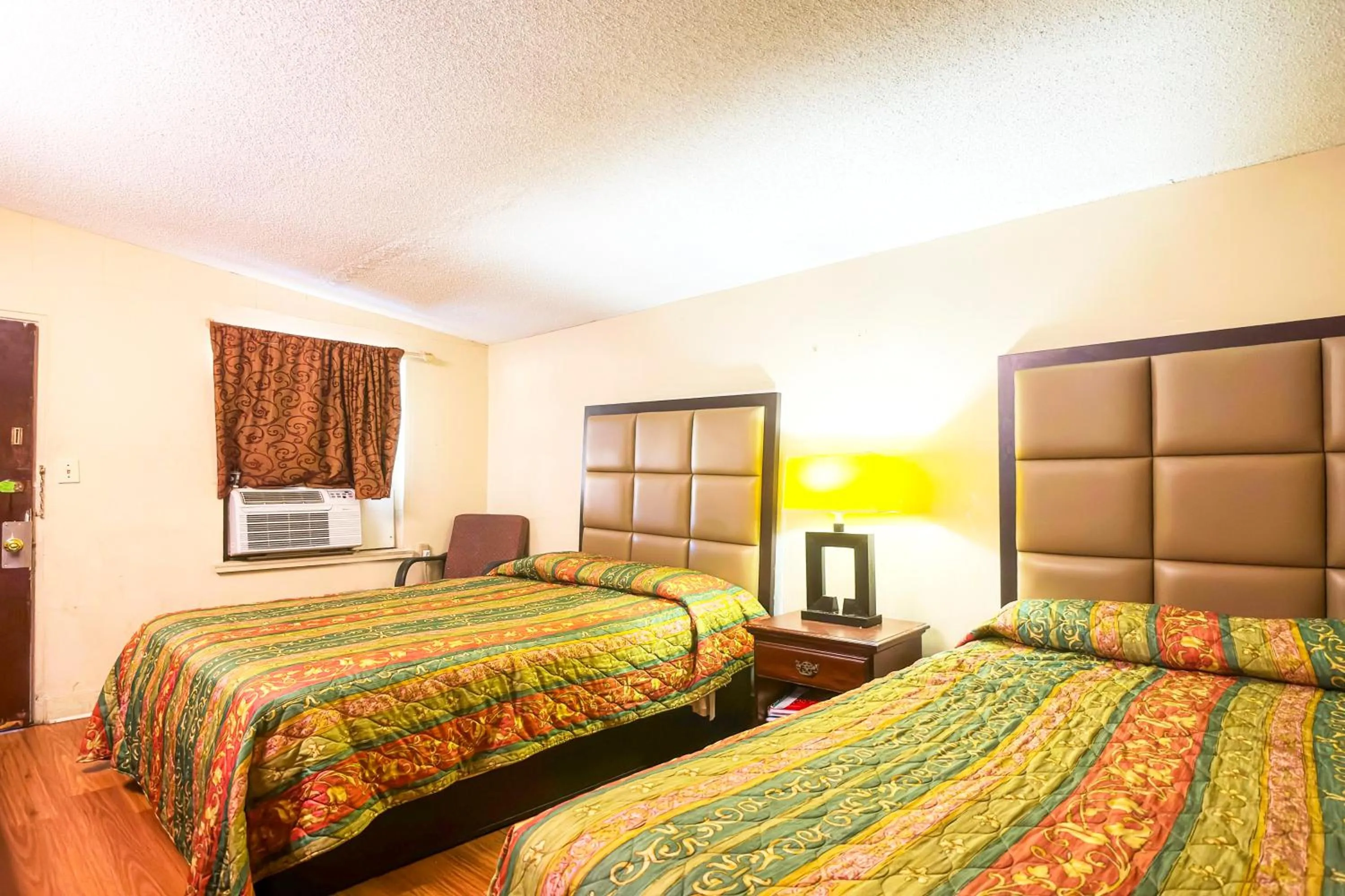 Bedroom, Bed in Bama Motel Mobile I-65 & US-90