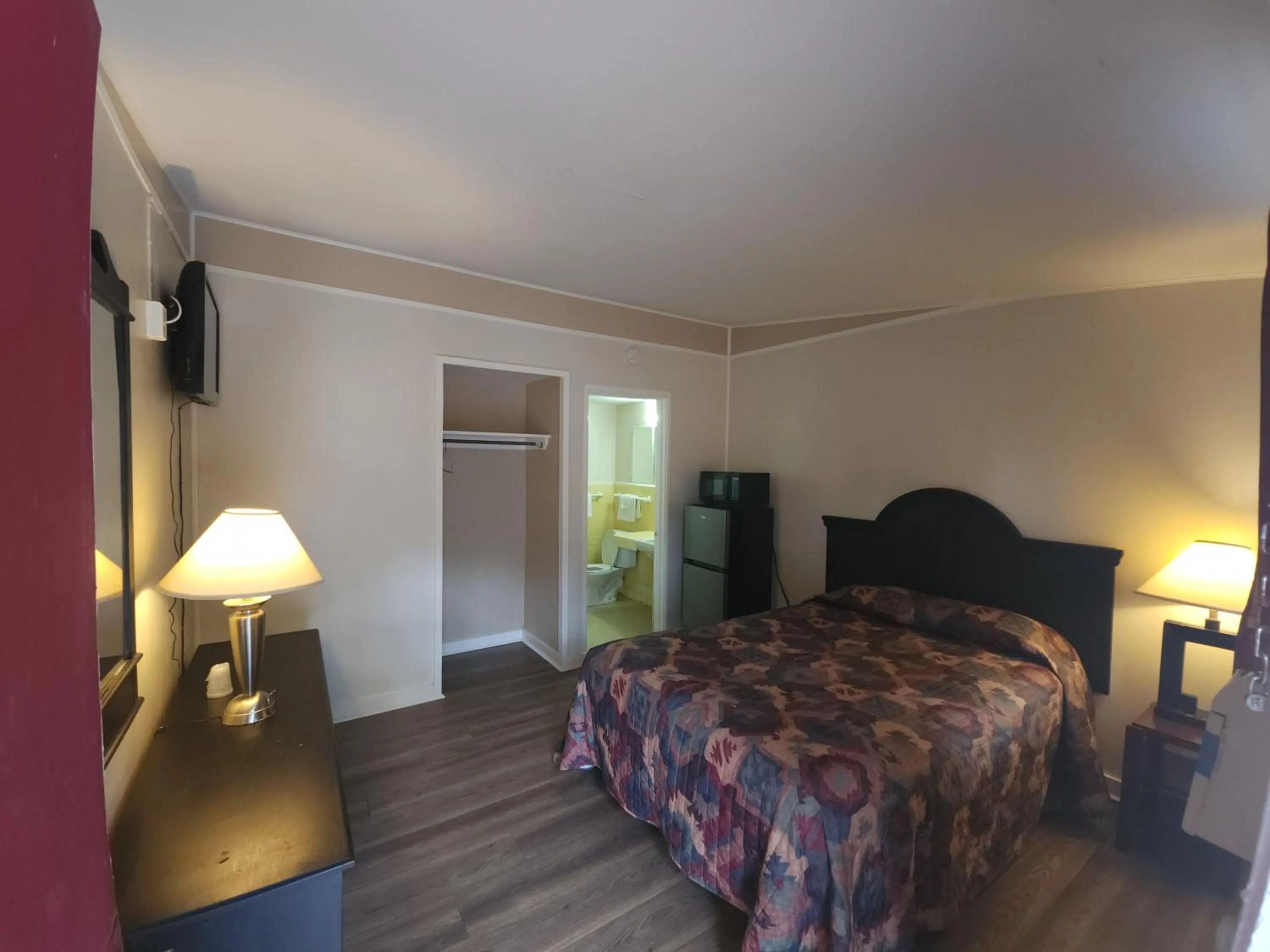 Bedroom, Bed in Bama Motel Mobile I-65 & US-90