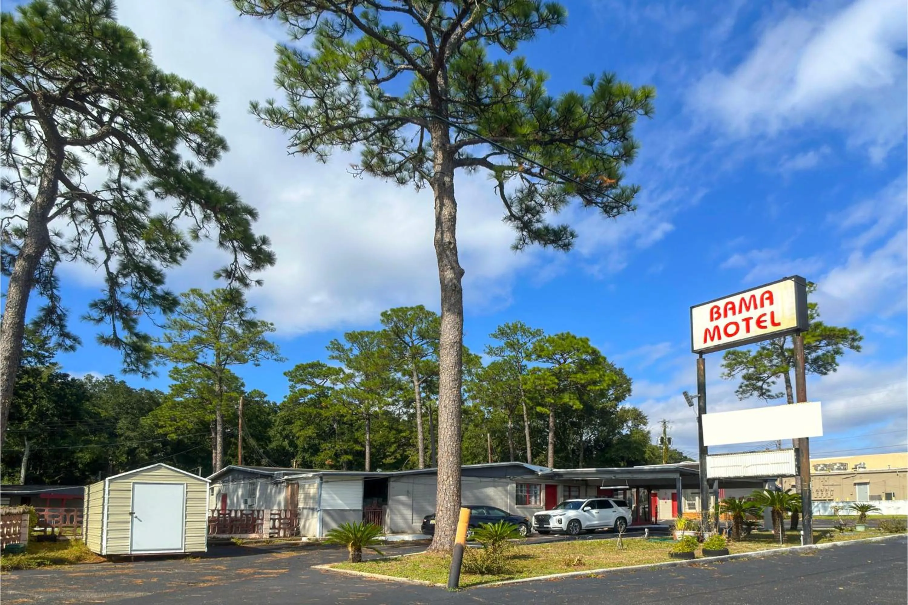Facade/entrance in Bama Motel Mobile I-65 & US-90