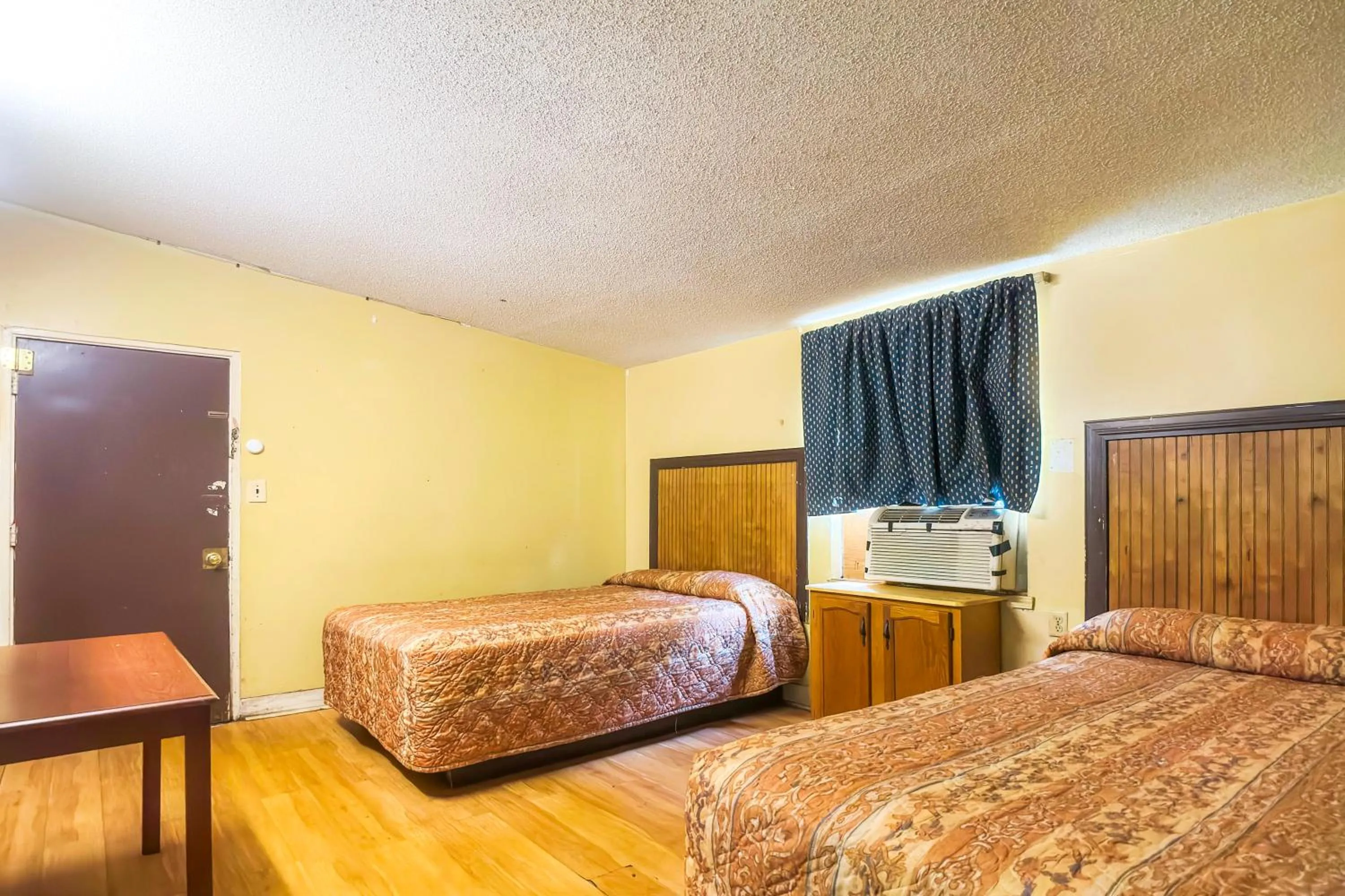 Bedroom, Bed in Bama Motel Mobile I-65 & US-90