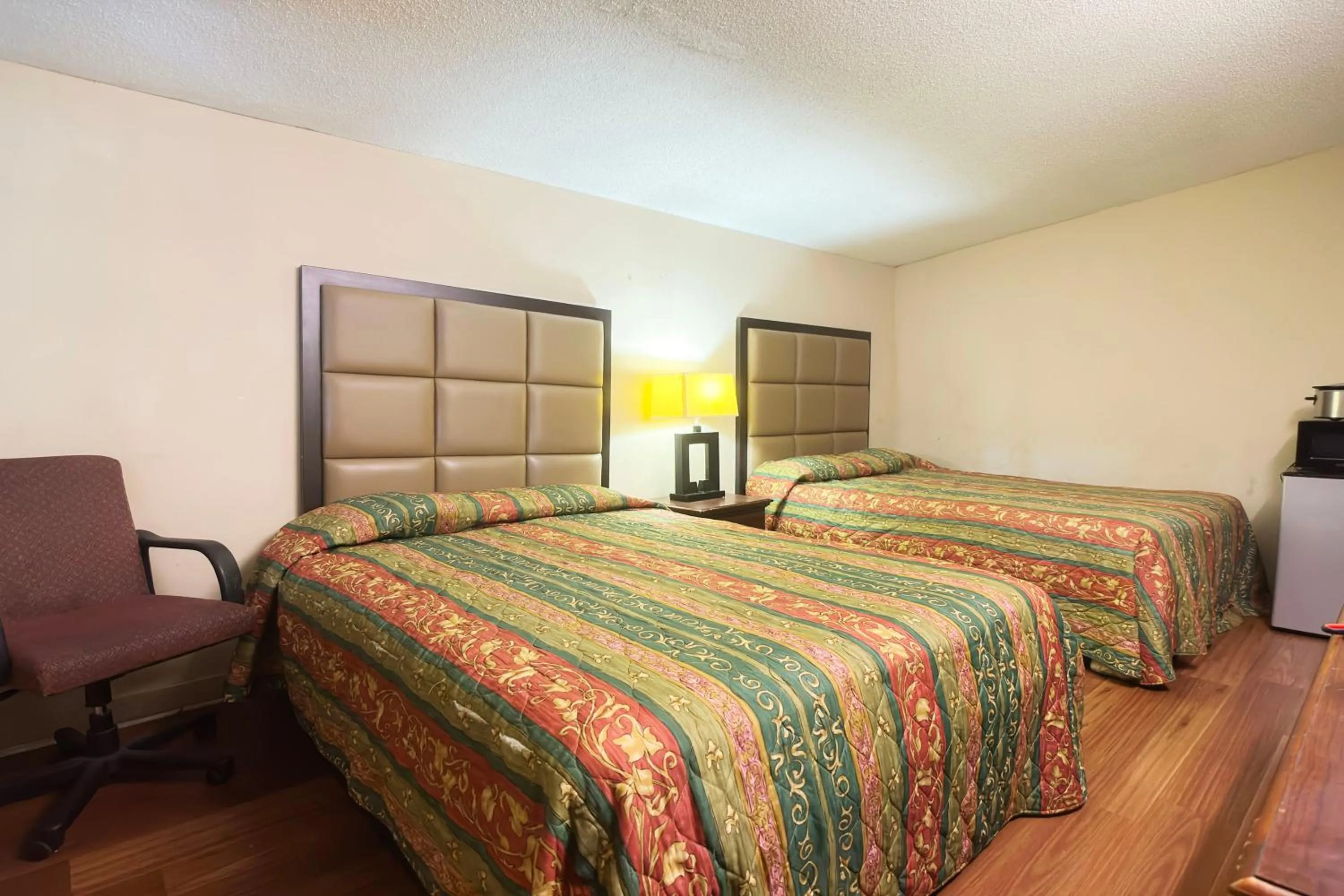 Bedroom, Bed in Bama Motel Mobile I-65 & US-90