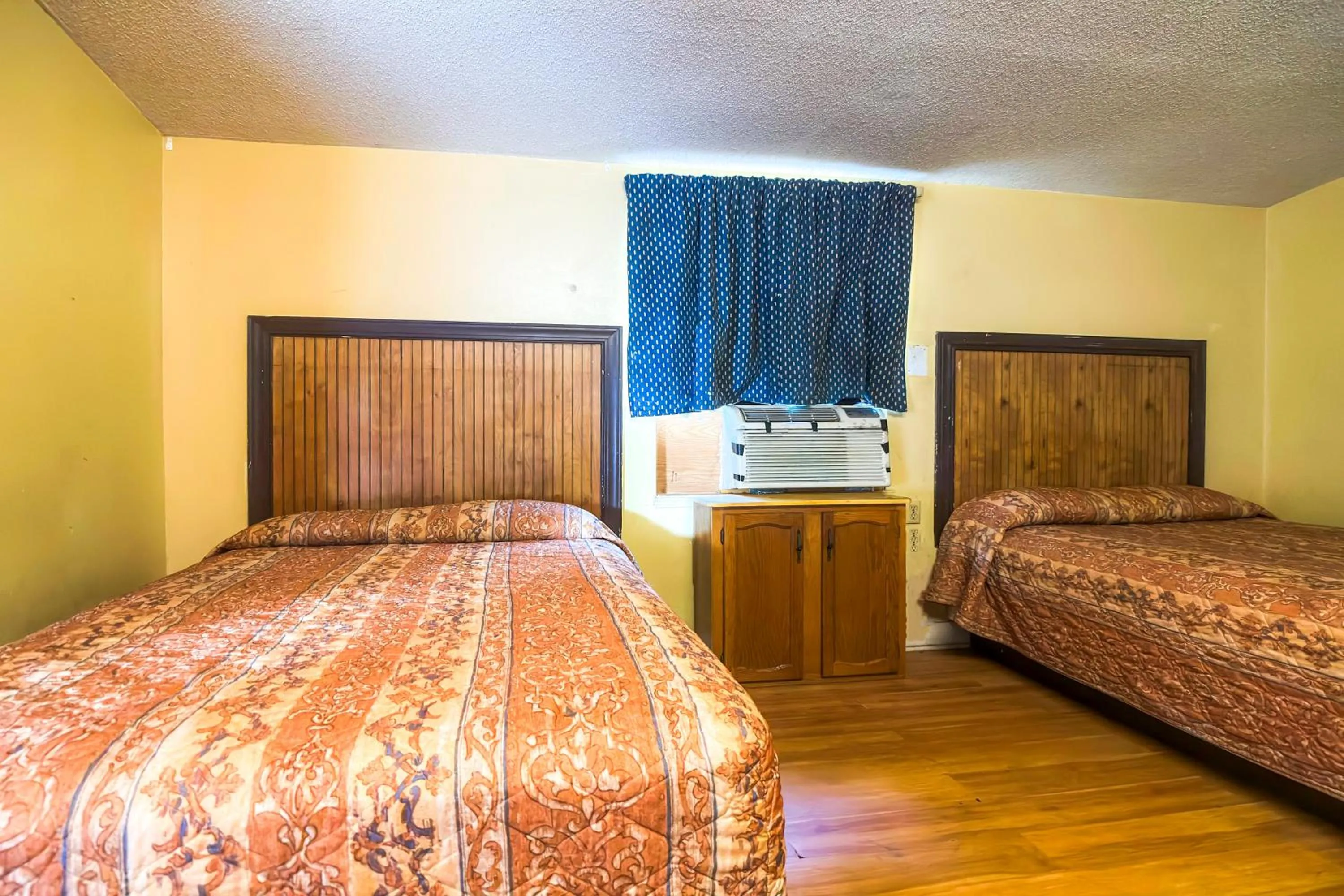 Bedroom, Bed in Bama Motel Mobile I-65 & US-90