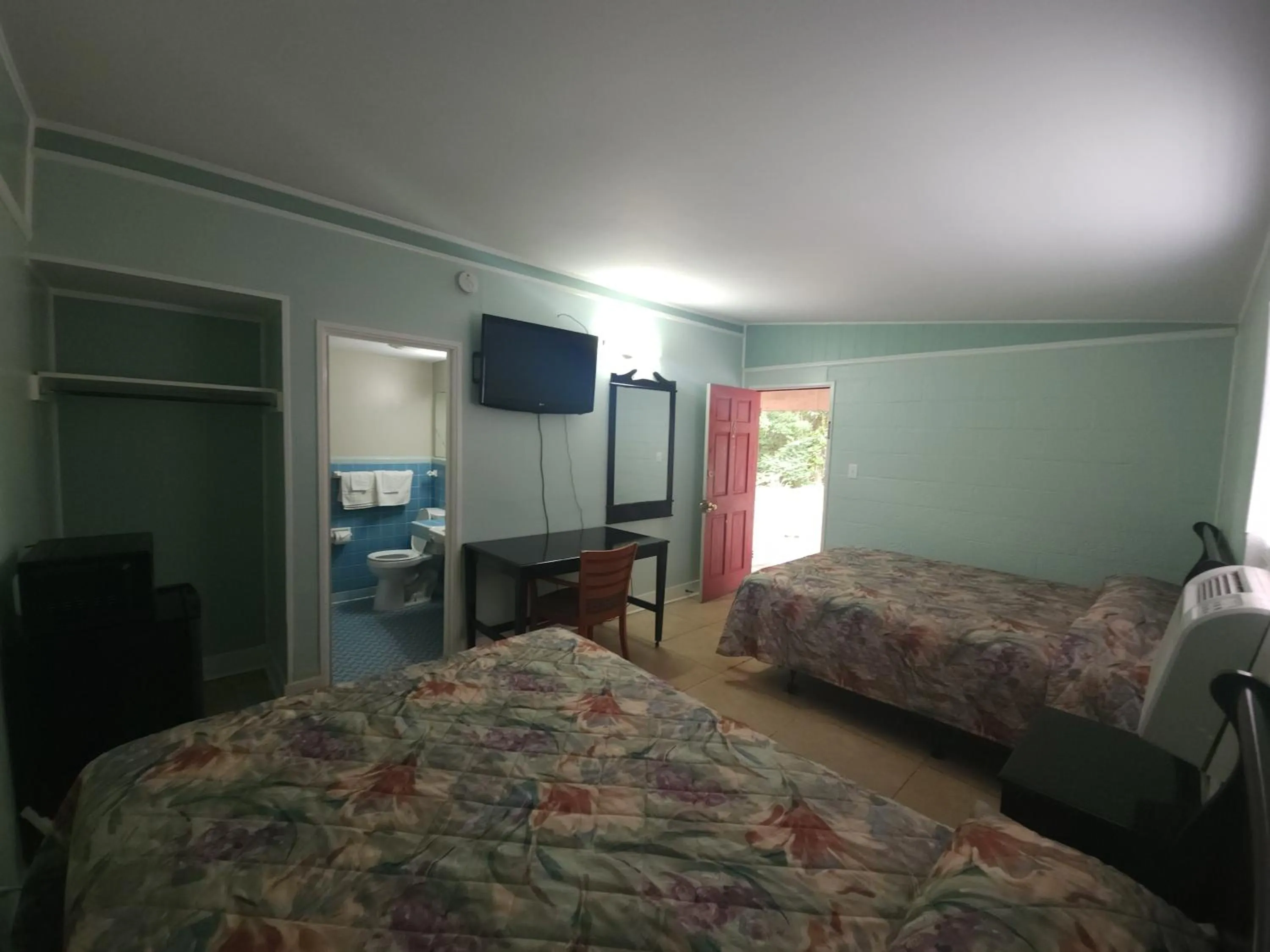 Bedroom, Bed in Bama Motel Mobile I-65 & US-90