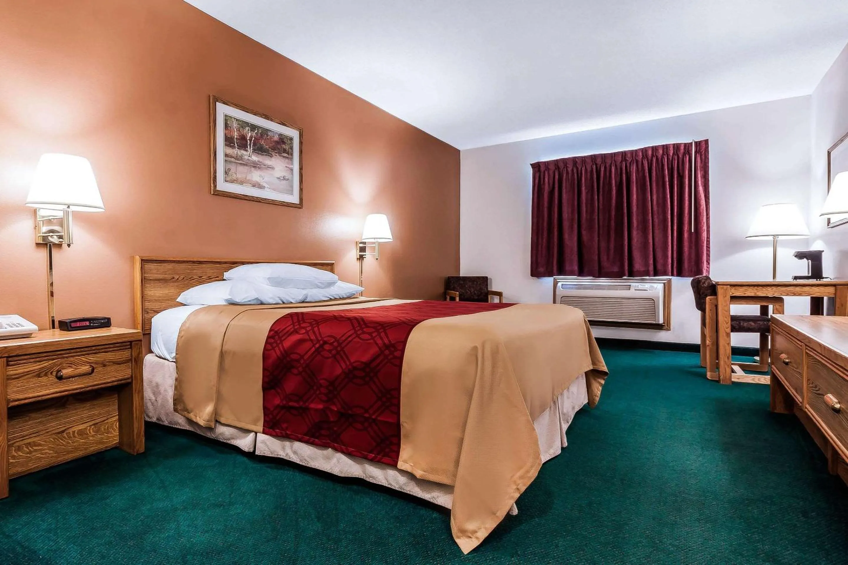 Photo of the whole room, Bed in Rodeway Inn