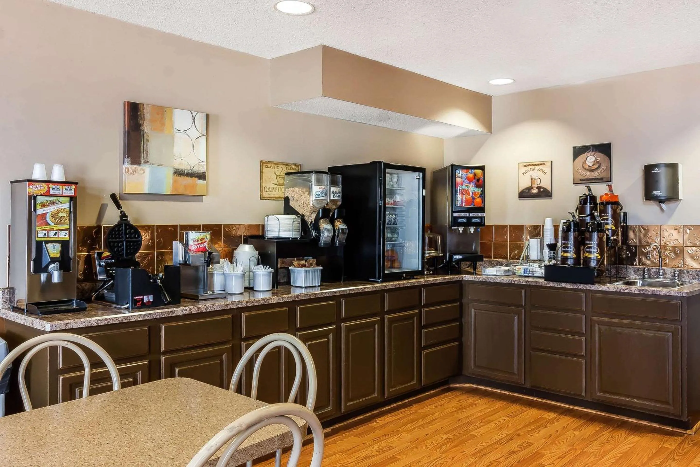 Restaurant/places to eat in Rodeway Inn