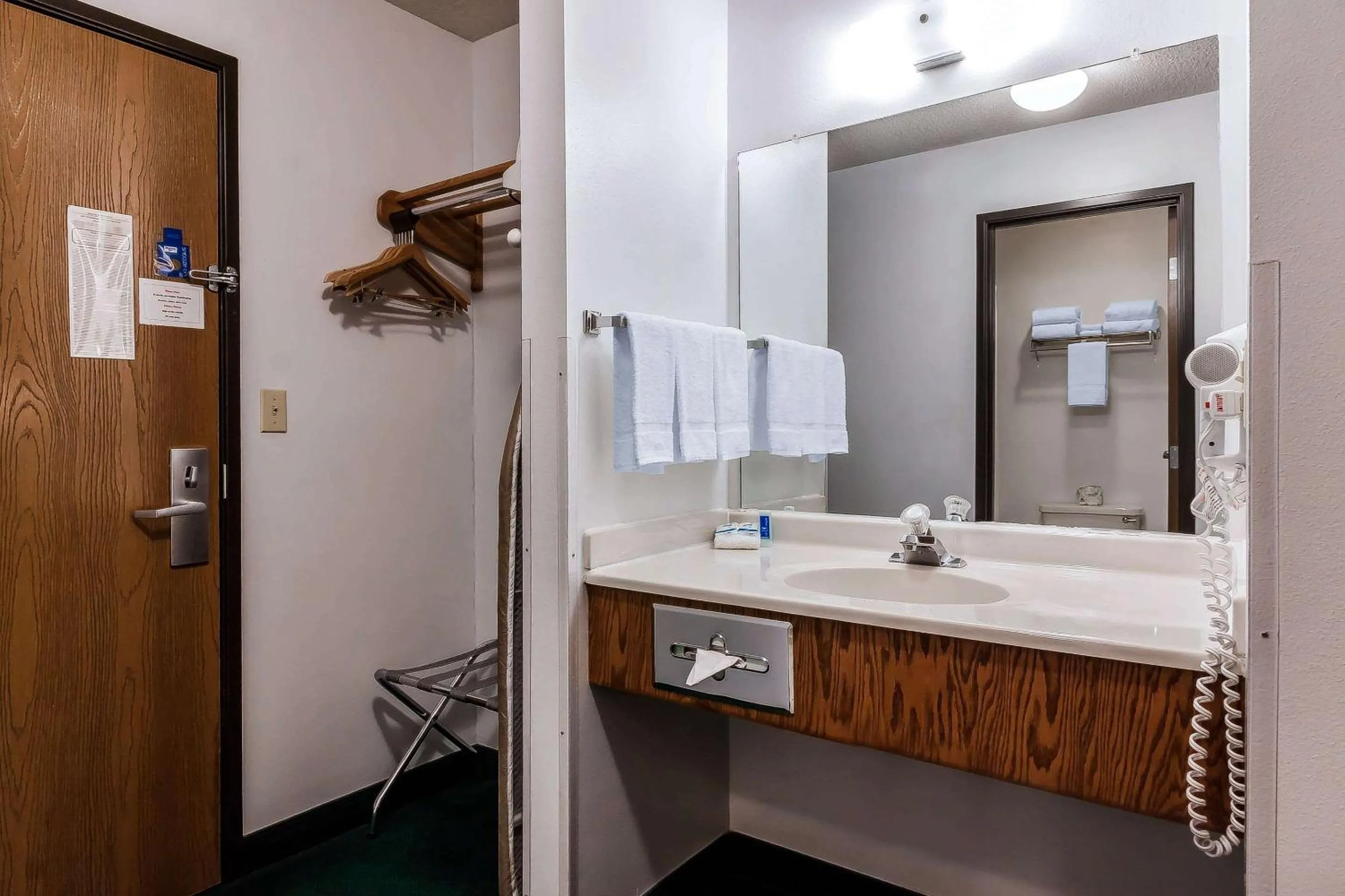 Bathroom in Rodeway Inn
