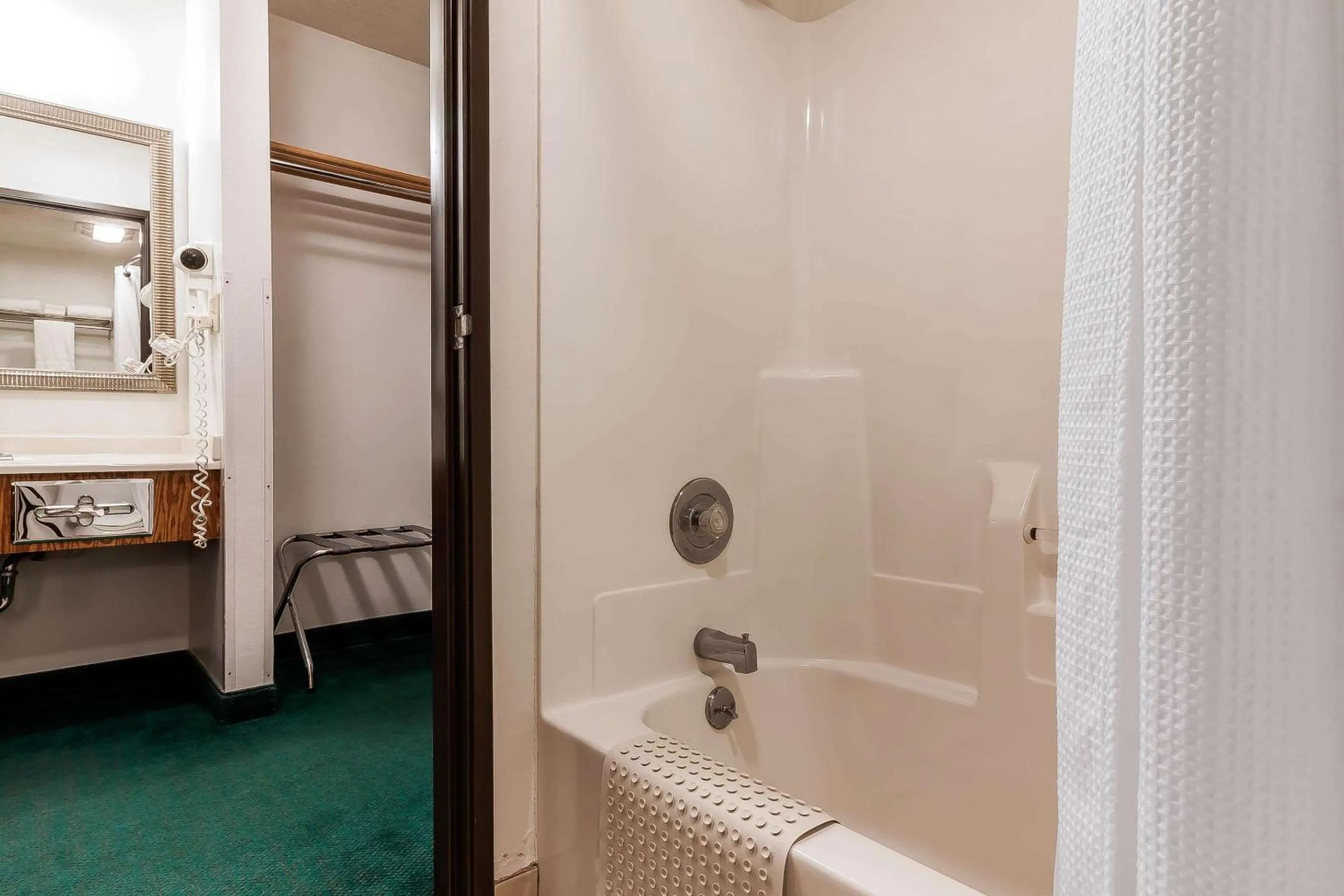 Bathroom in Rodeway Inn