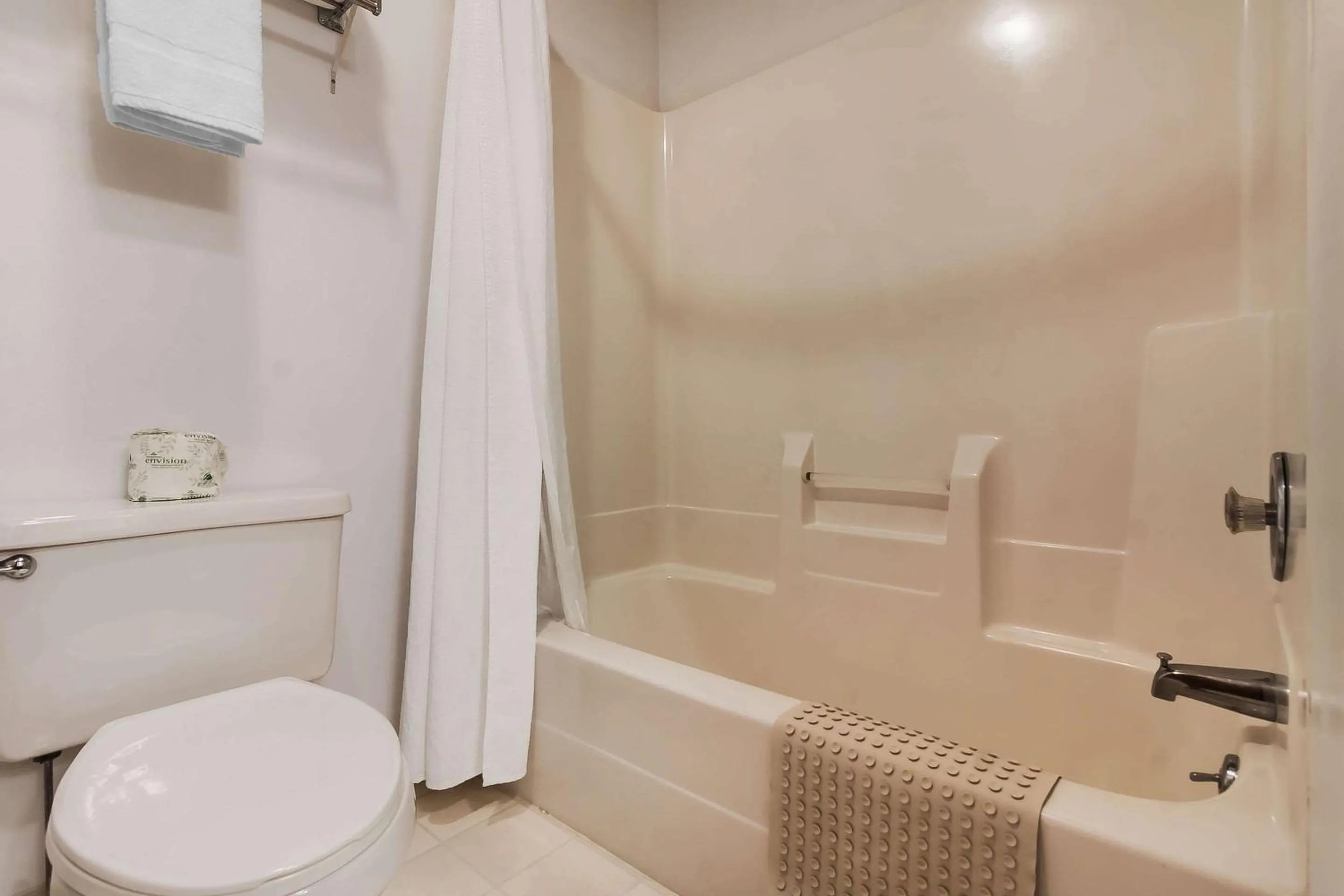 Bathroom in Rodeway Inn