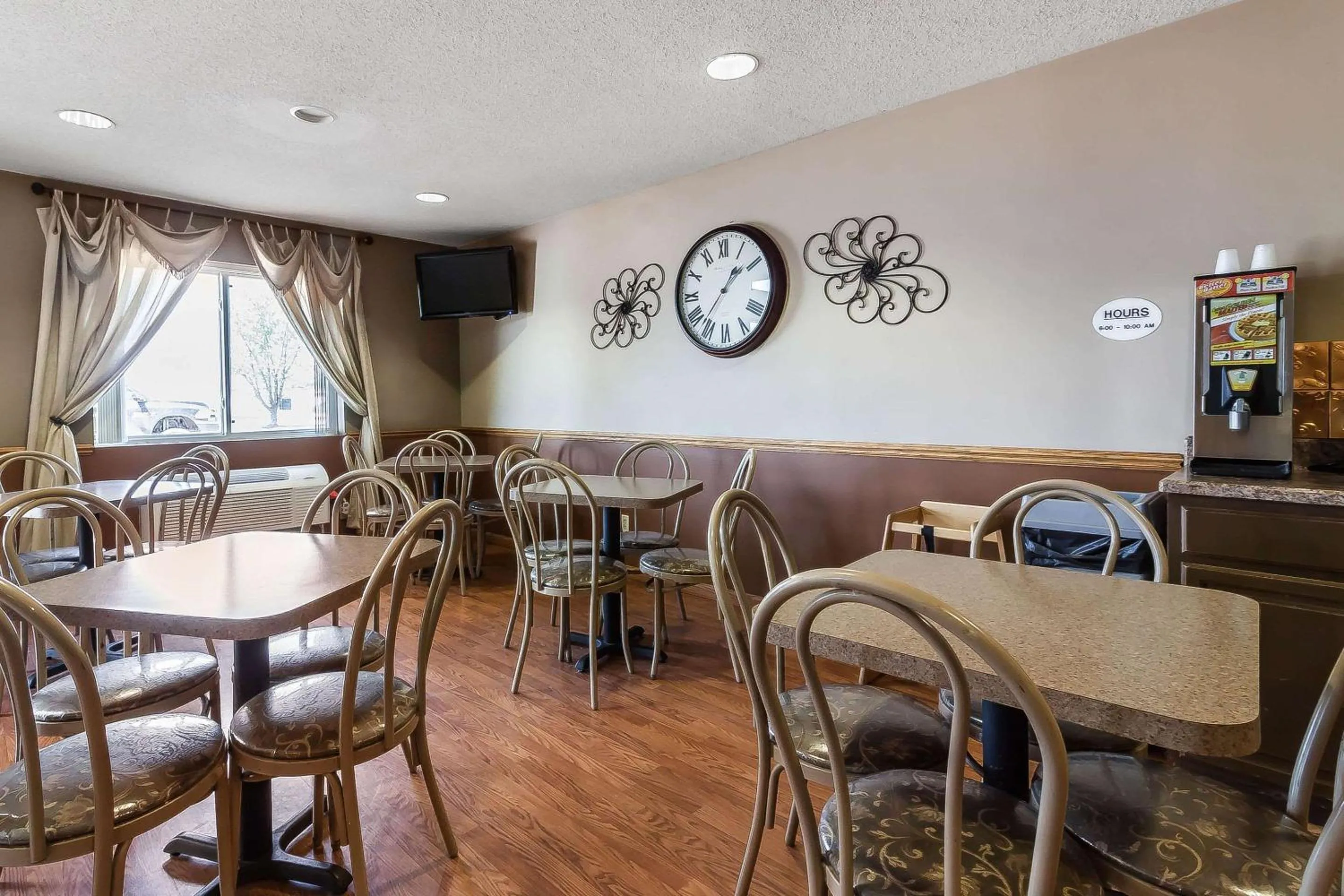 Restaurant/places to eat in Rodeway Inn