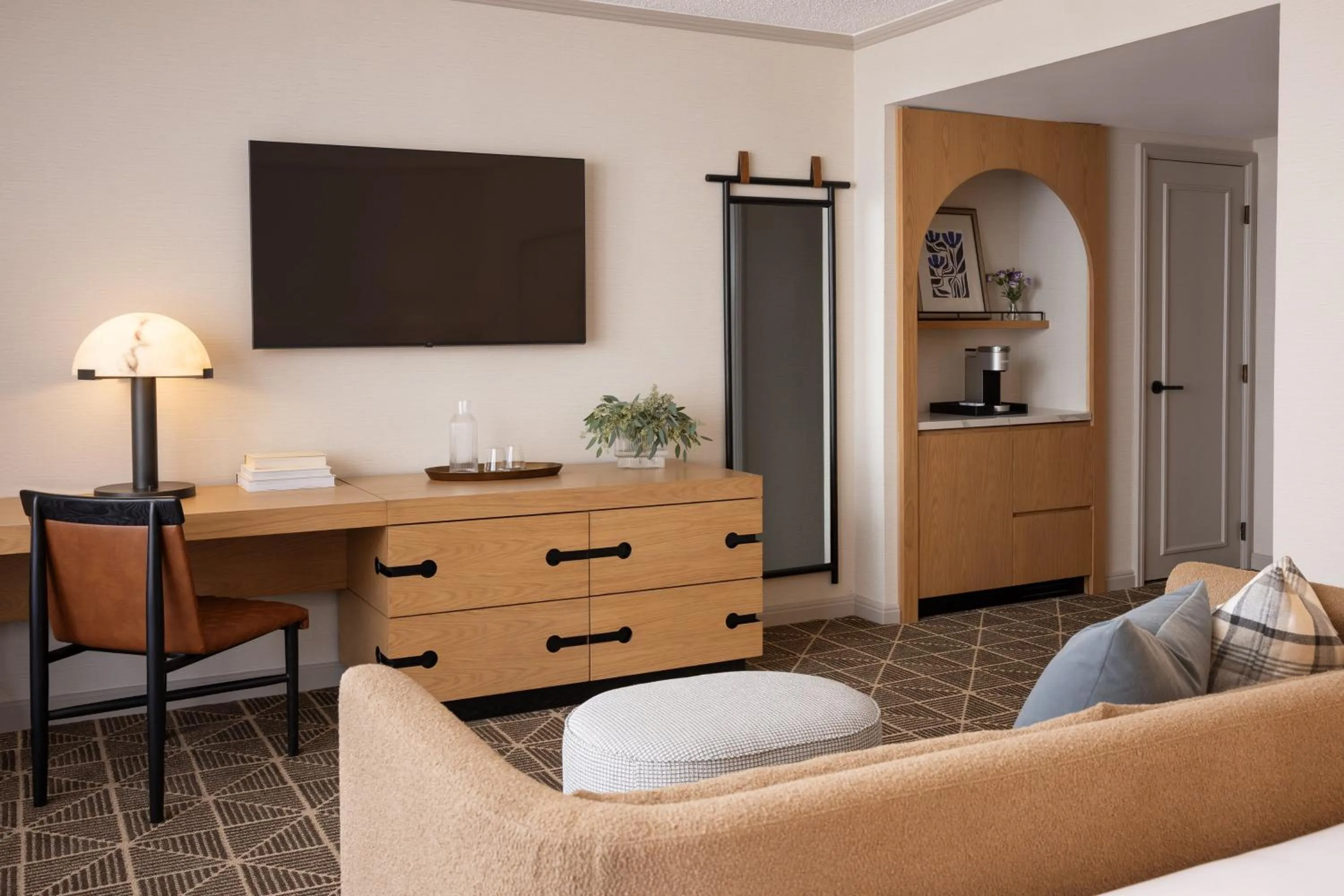 Bedroom in Omni Las Colinas Hotel