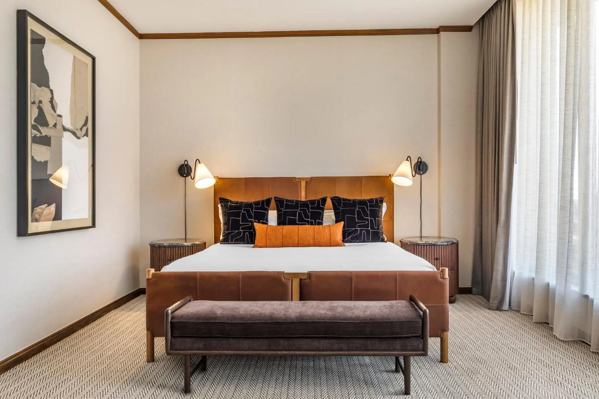 Photo of the whole room, Bed in Omni Las Colinas Hotel