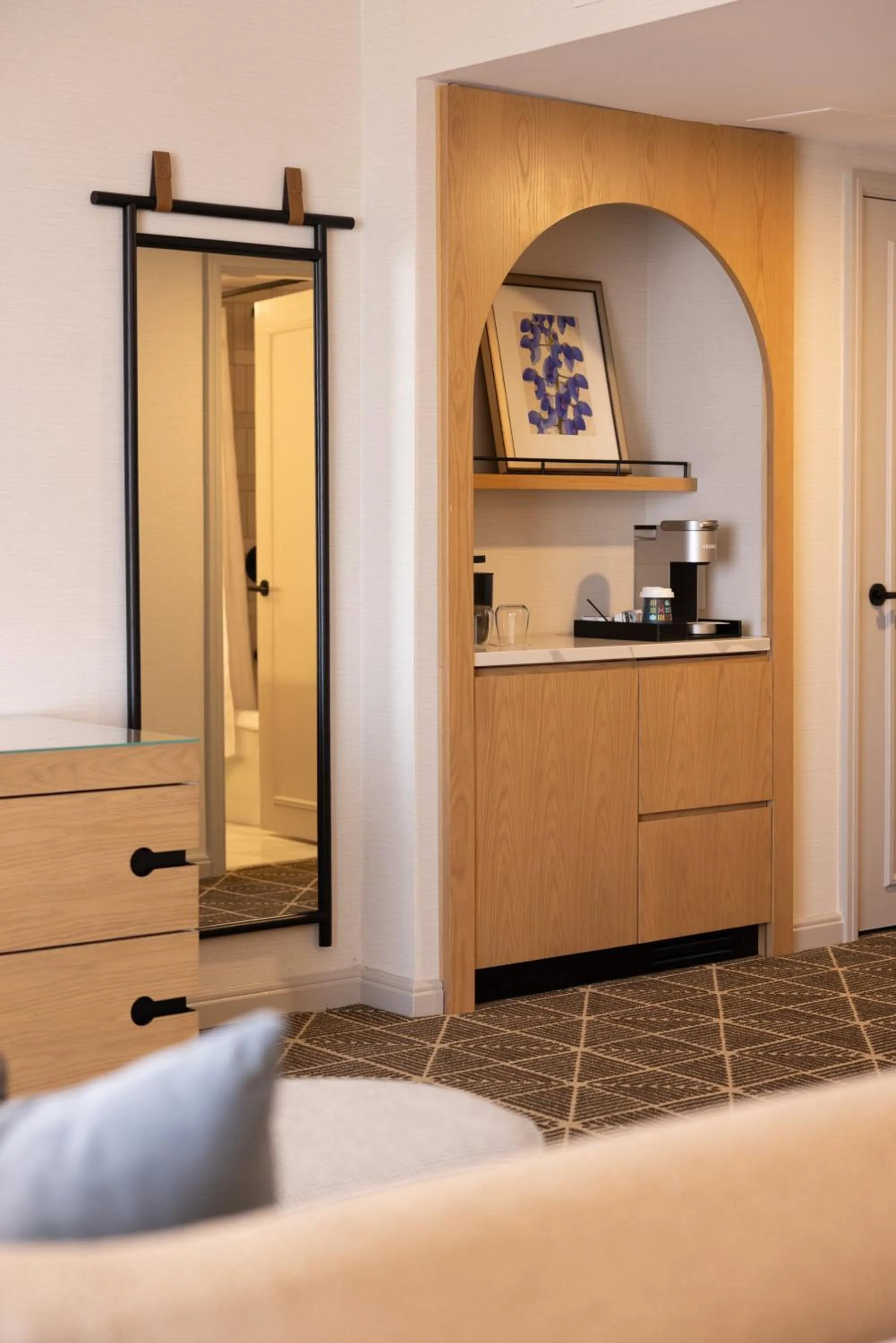 Bedroom, Bed in Omni Las Colinas Hotel