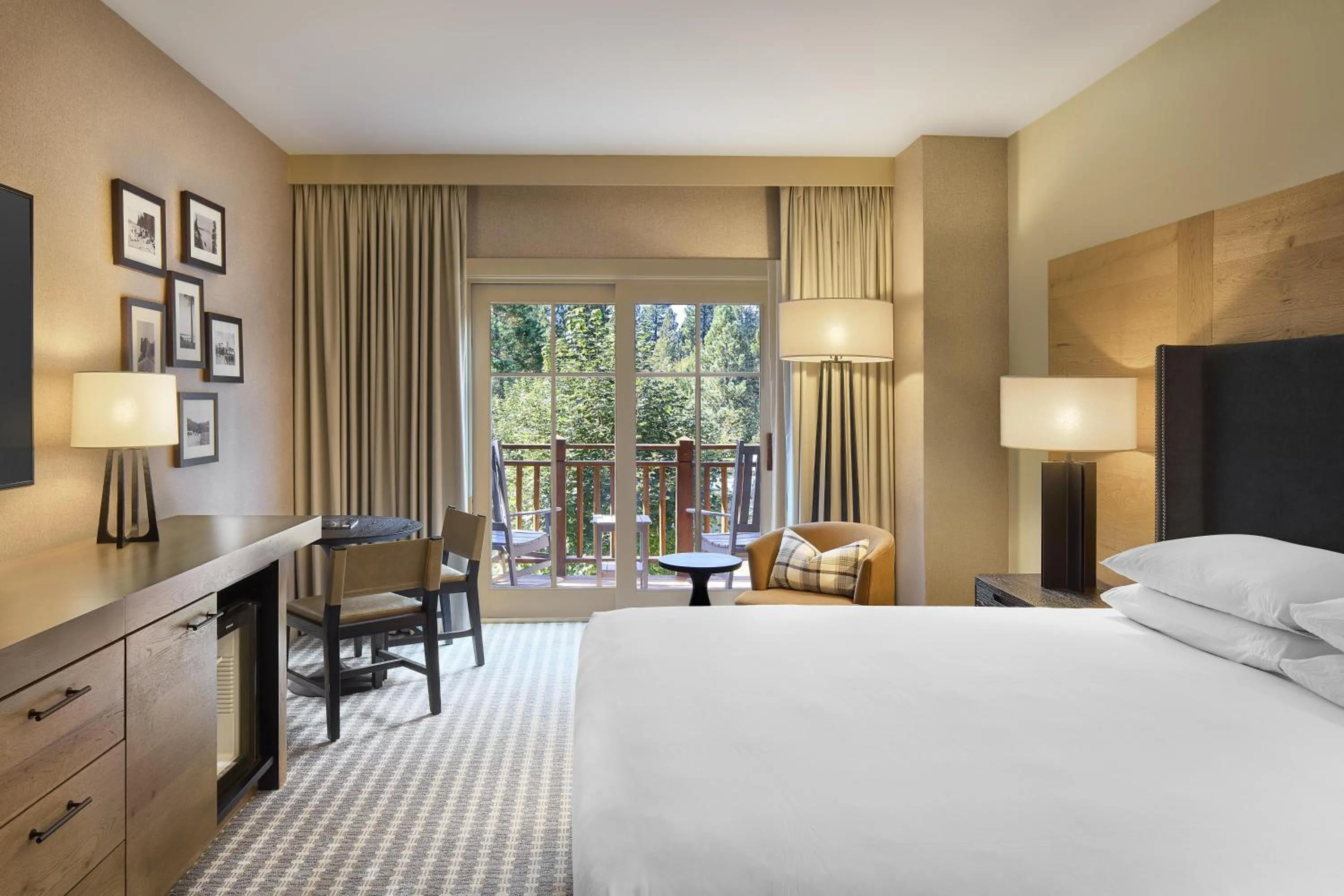 Bedroom, Bed in Hyatt Regency Lake Tahoe Resort, Spa & Casino