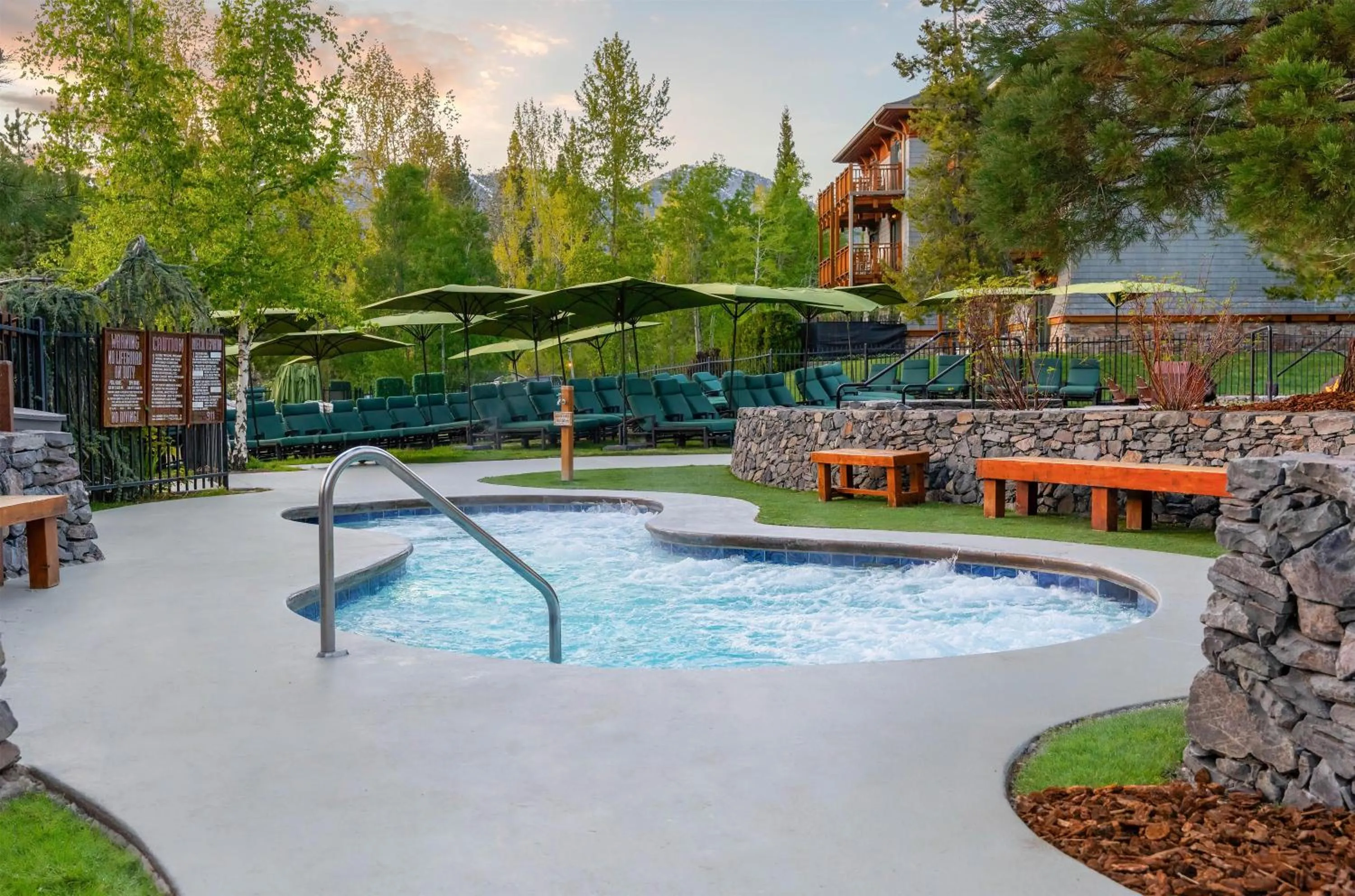 Swimming pool in Hyatt Regency Lake Tahoe Resort, Spa & Casino