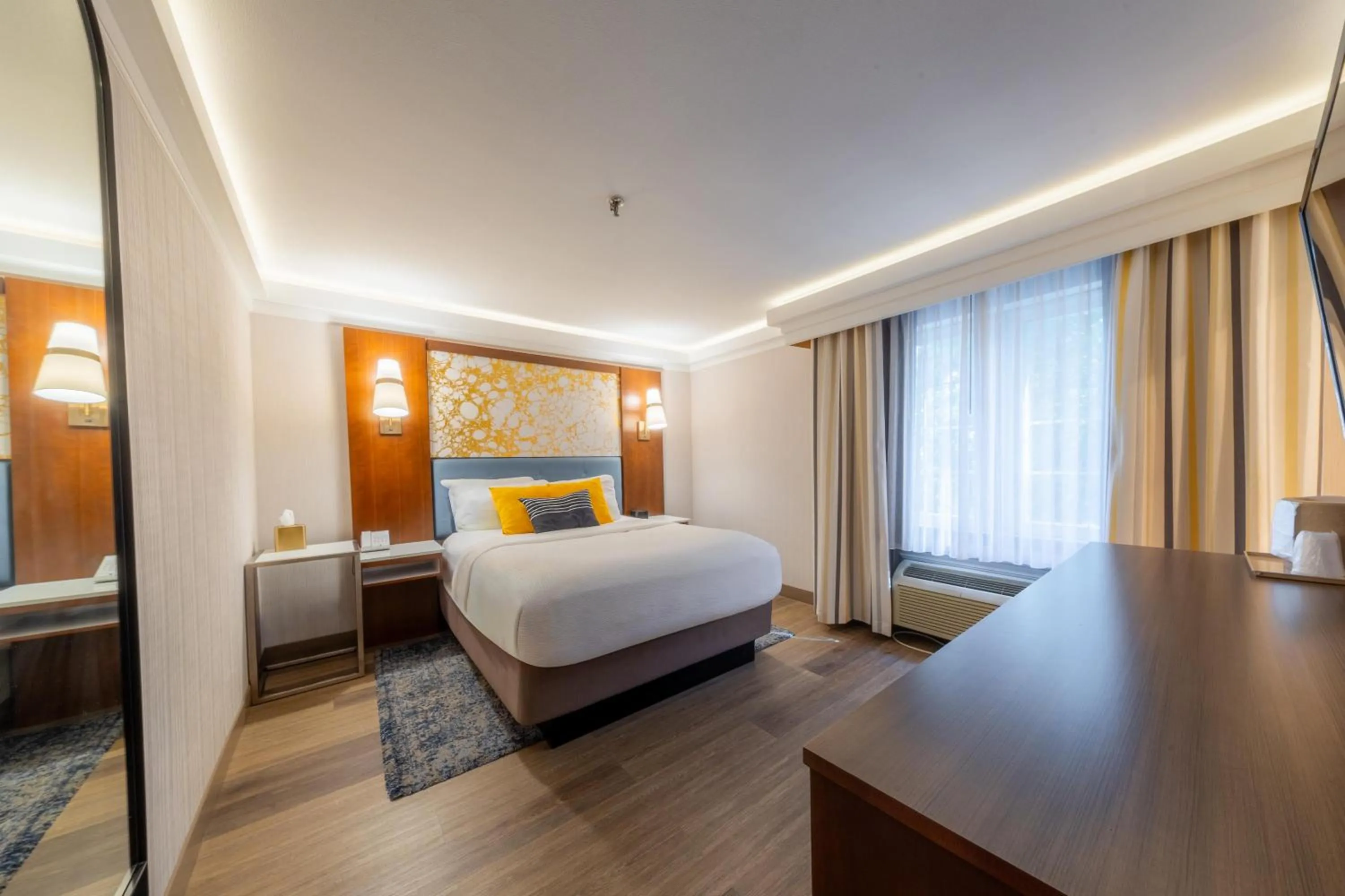 Bedroom, Bed in The Westfield Inn, BW Signature Collection