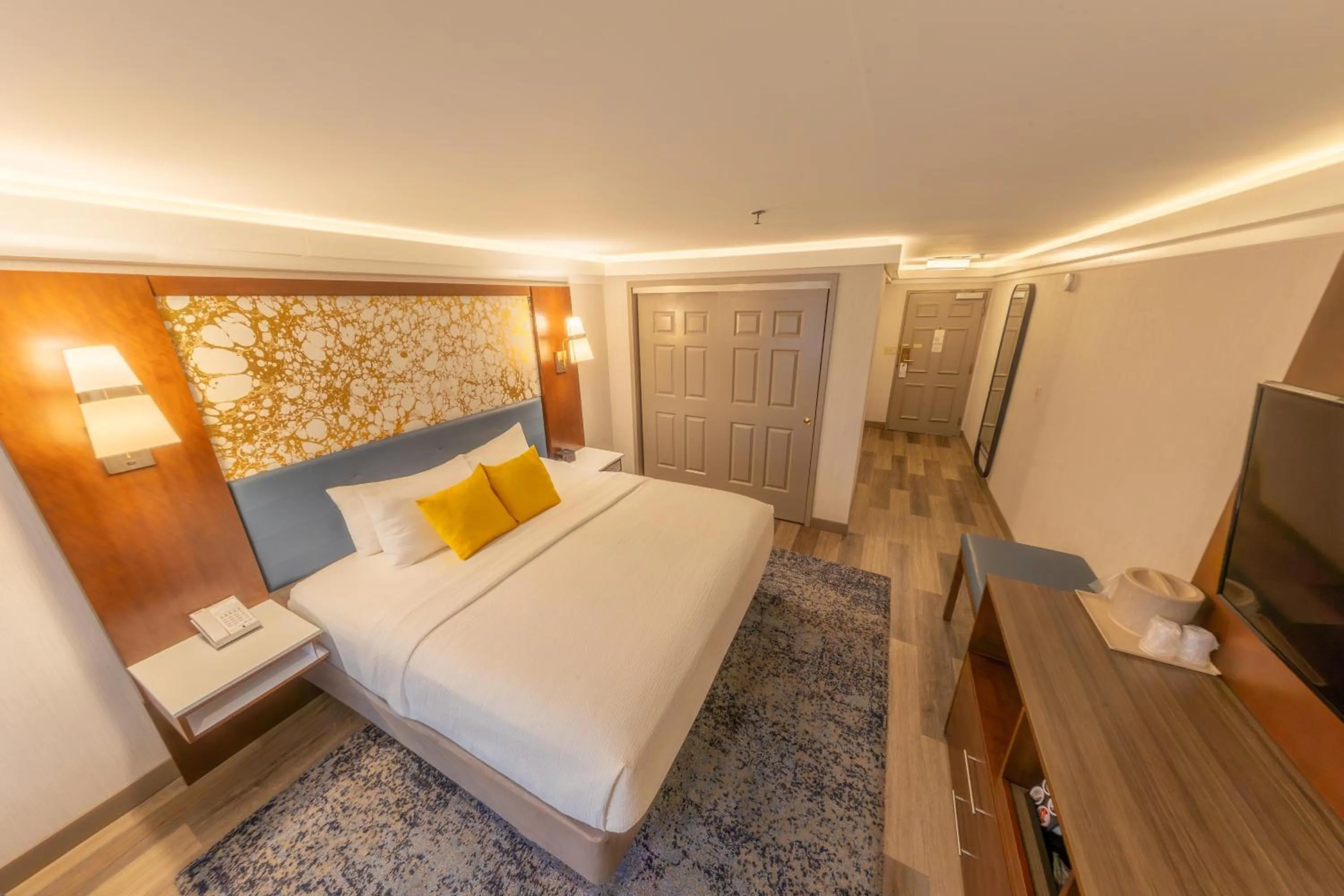 Bedroom, Bed in The Westfield Inn, BW Signature Collection