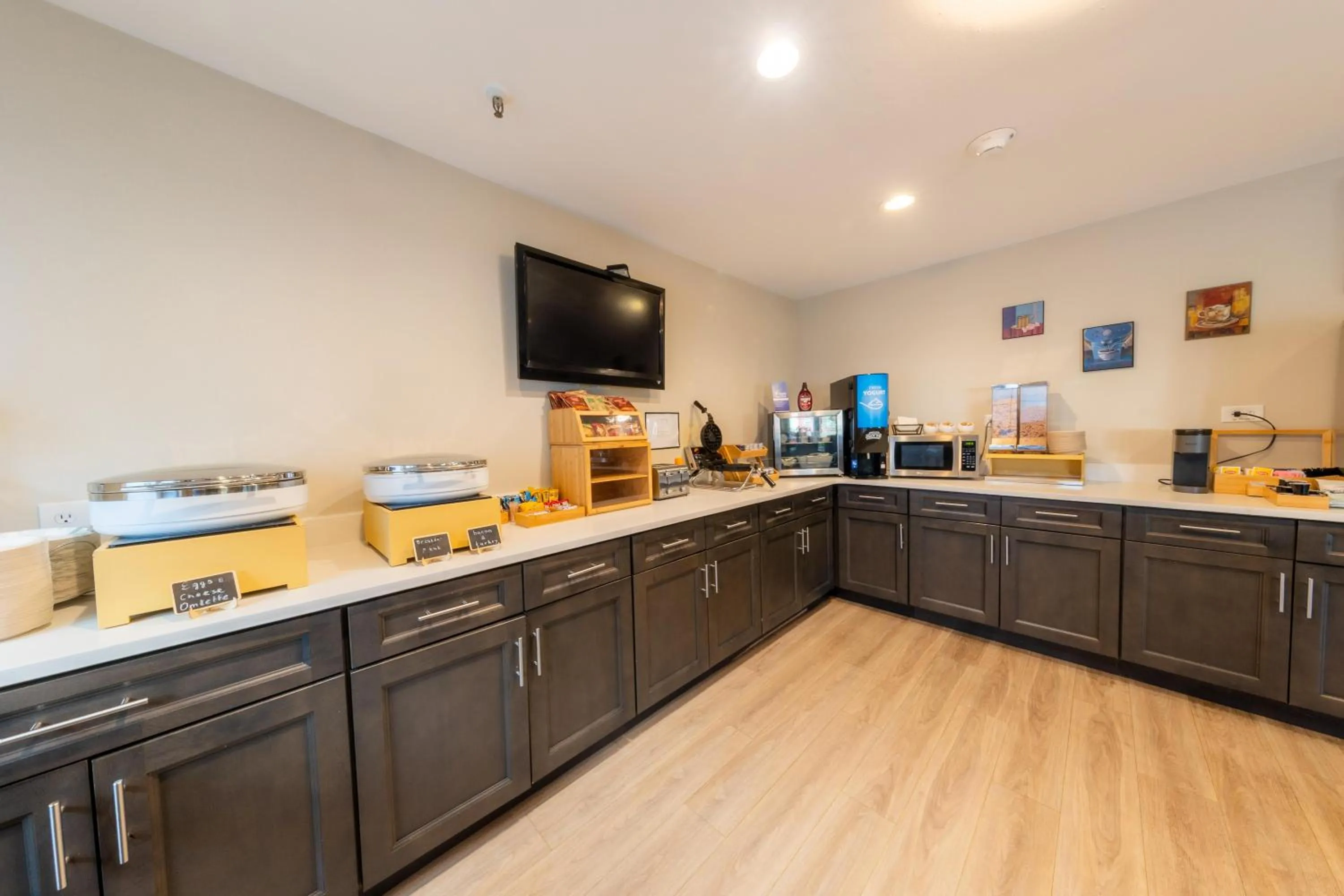 Breakfast in The Westfield Inn, BW Signature Collection