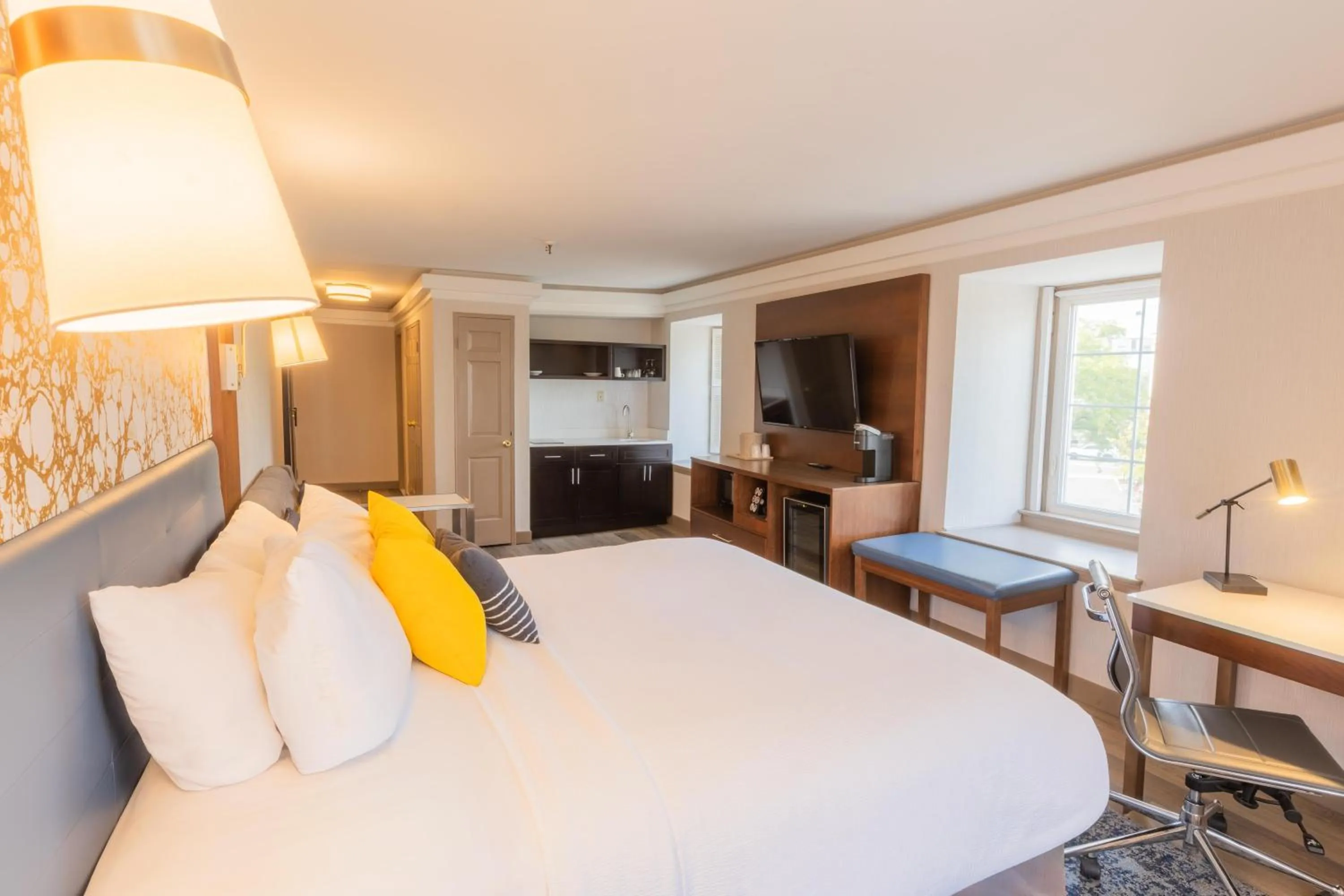 Photo of the whole room, Bed in The Westfield Inn, BW Signature Collection