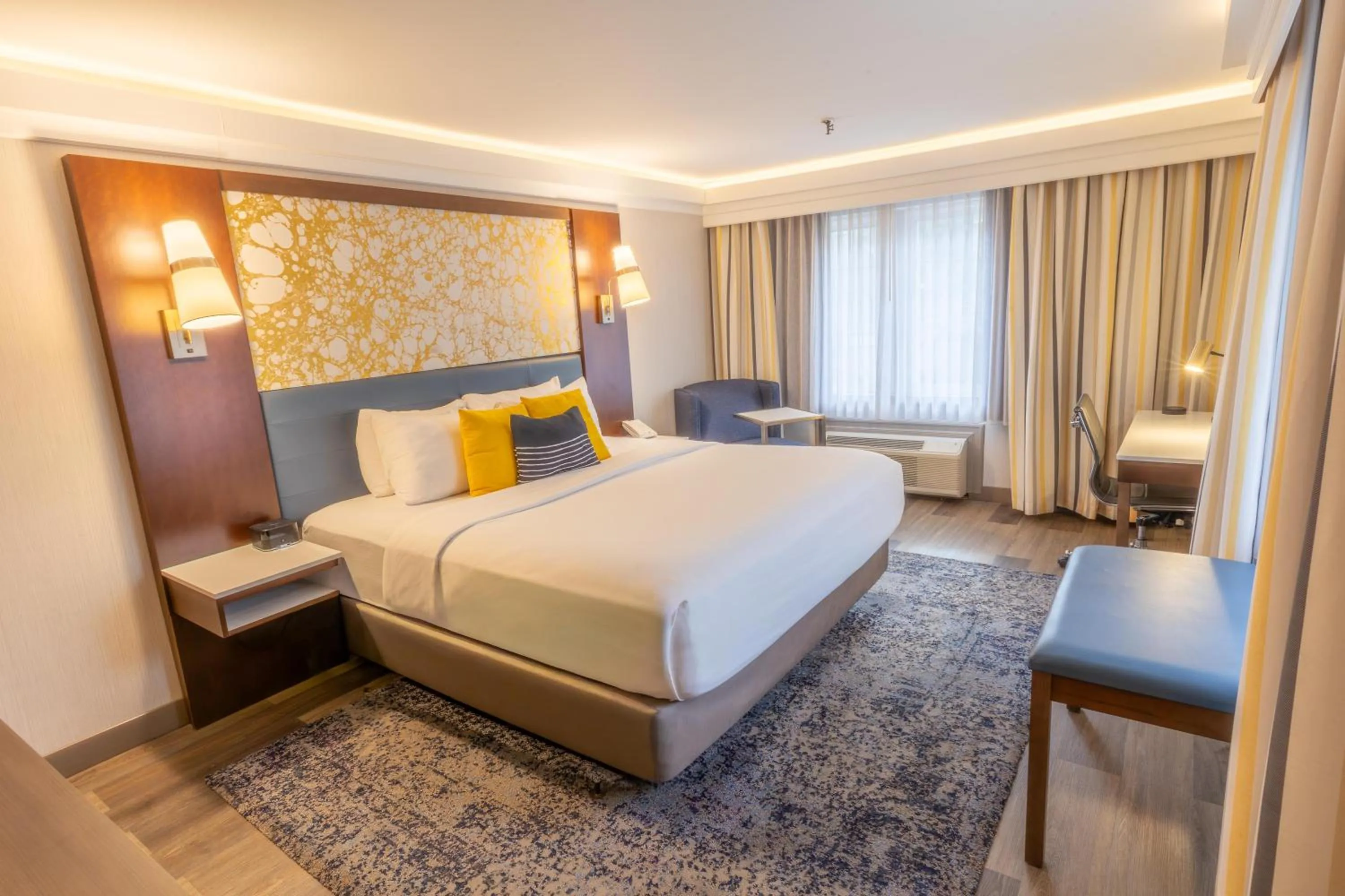 Bedroom, Bed in The Westfield Inn, BW Signature Collection