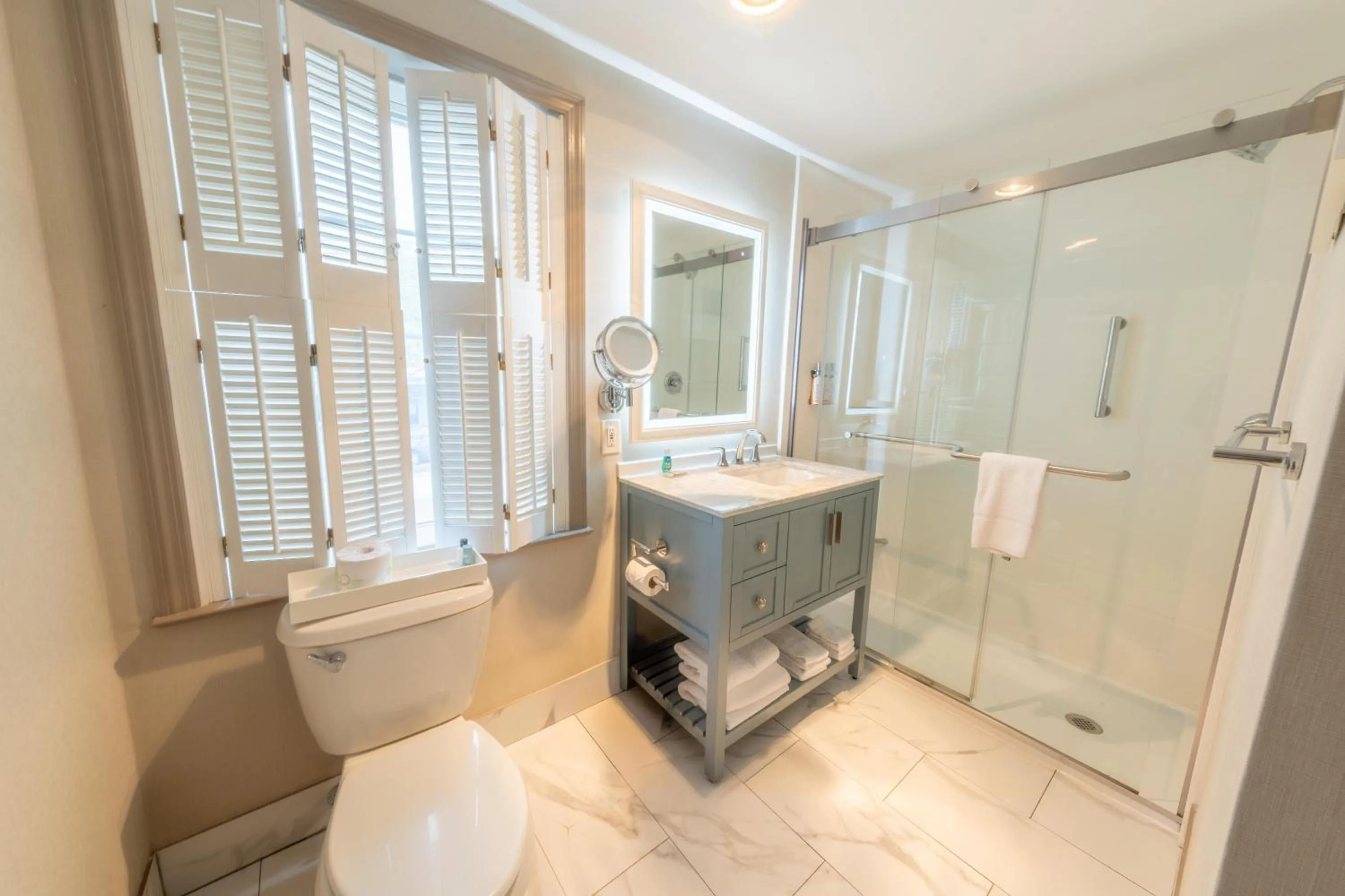 Bathroom in The Westfield Inn, BW Signature Collection