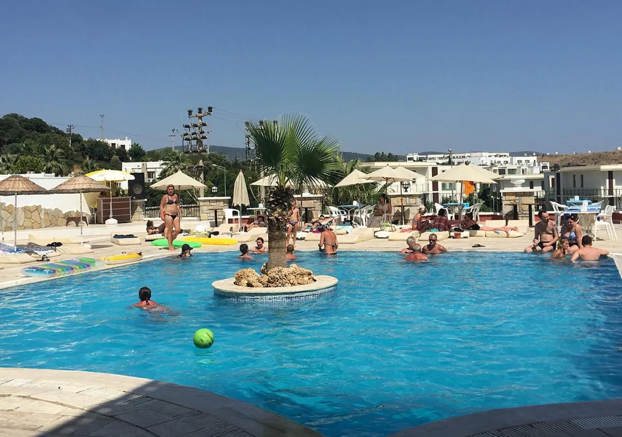 Swimming pool in Sunpoint Hotel Bodrum