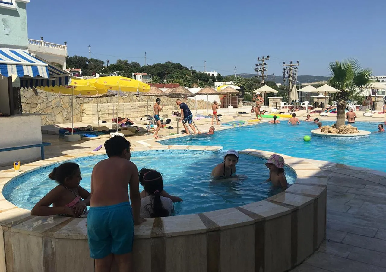 Swimming pool in Sunpoint Hotel Bodrum