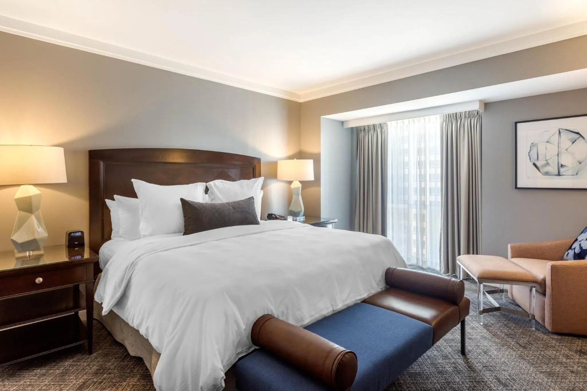 Photo of the whole room, Bed in Omni Los Angeles Hotel